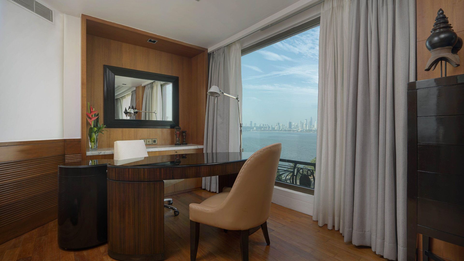 Hotel Intercontinental Marine Drive By Ihg 5*