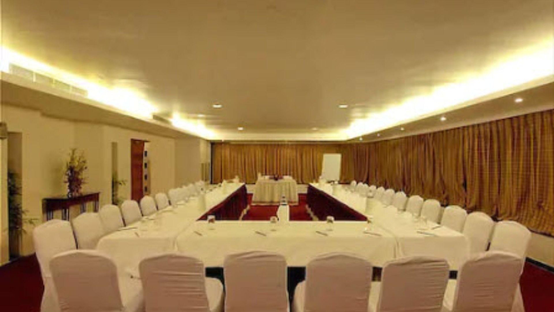 Hotel Ramee Guestline Juhu 4*