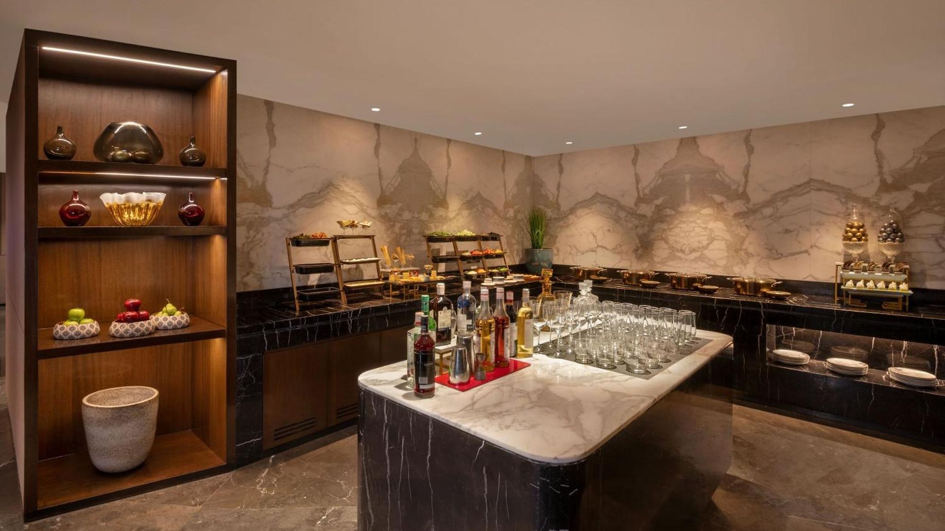 Courtyard By Marriott International Airport
