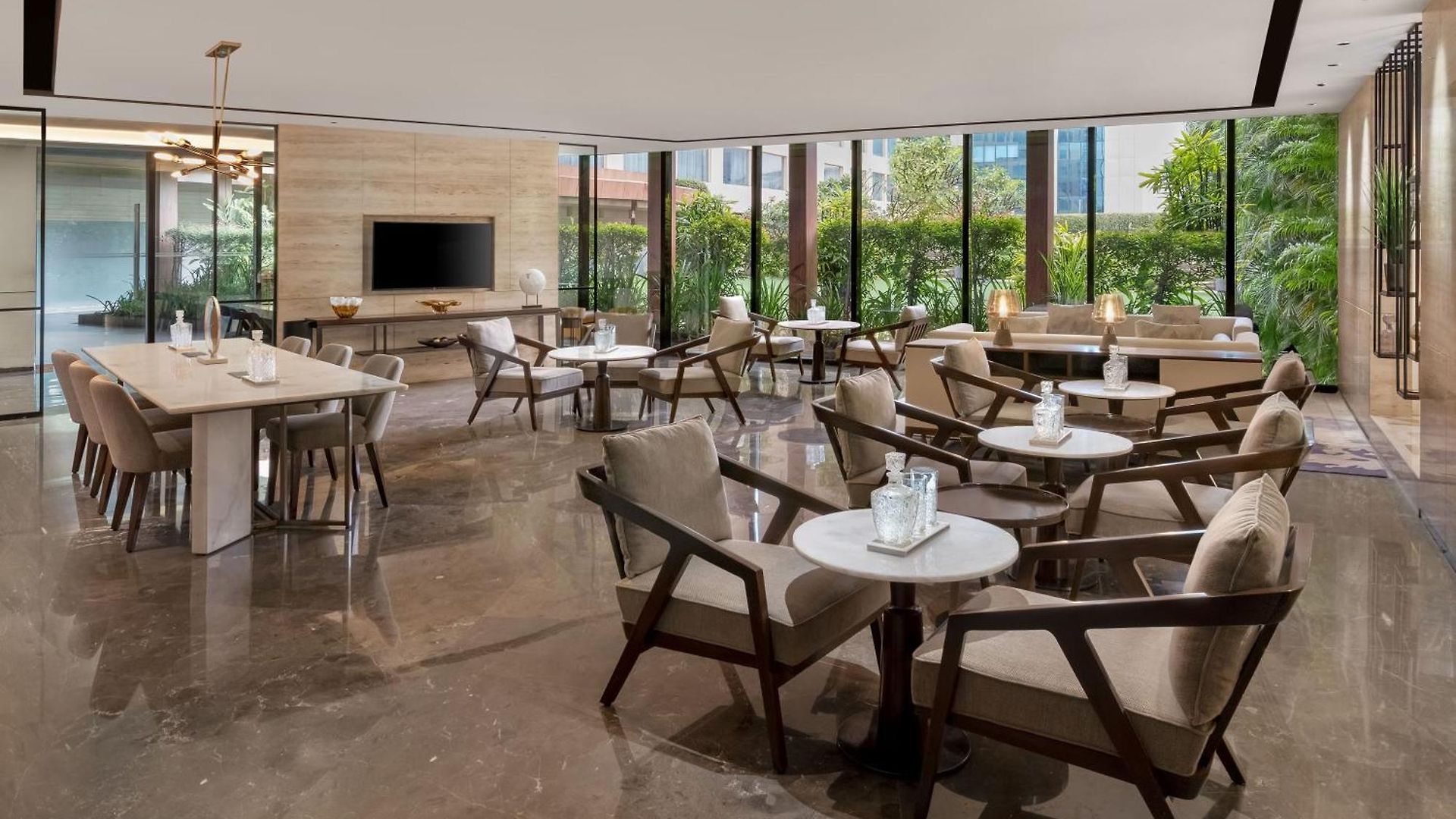 Courtyard By Marriott International Airport Hotel