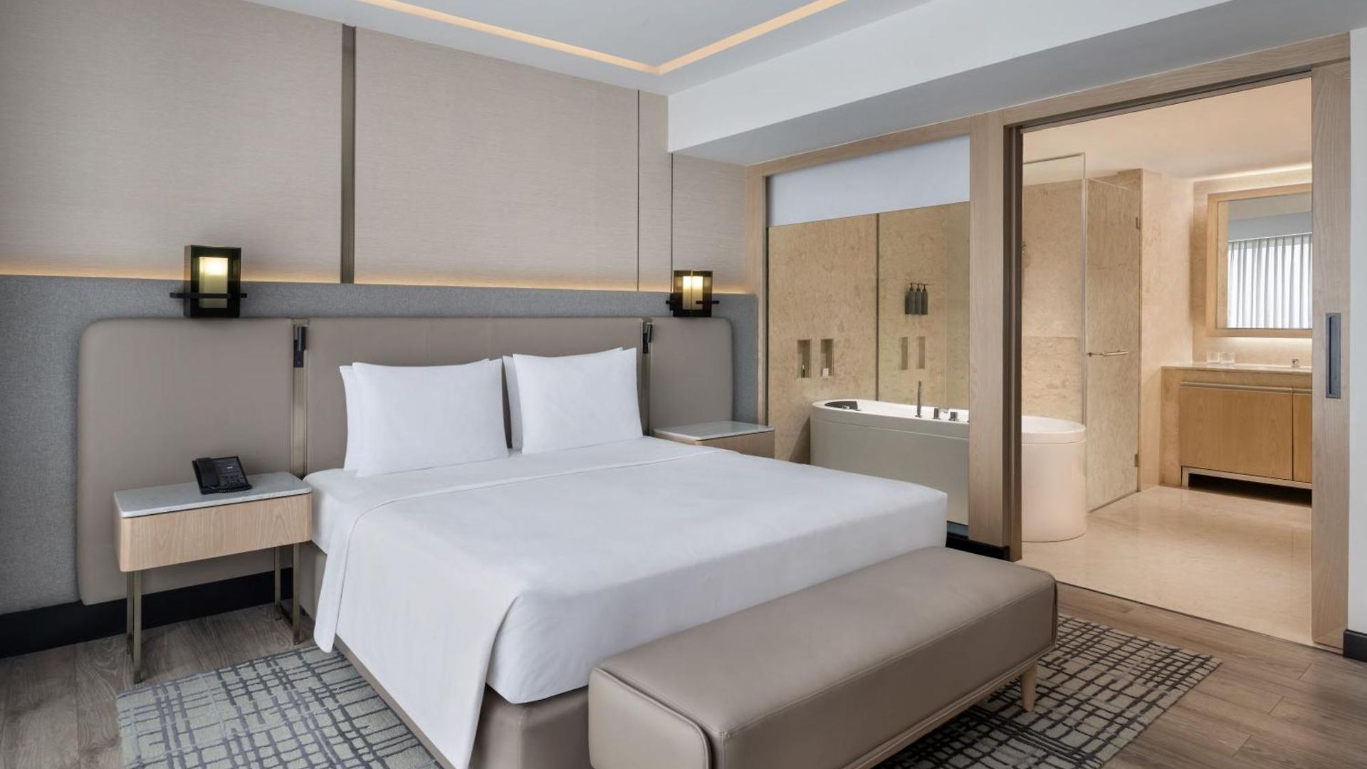 Courtyard By Marriott International Airport