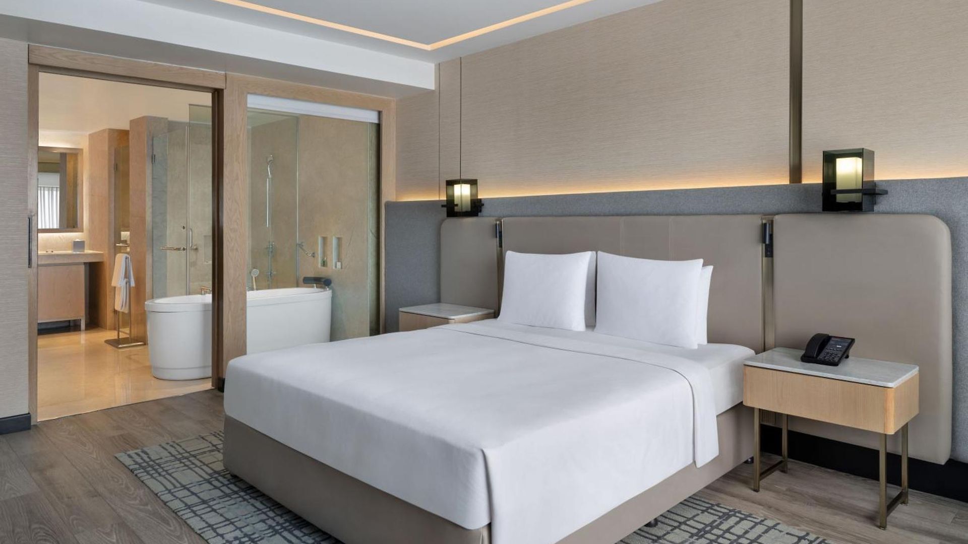 Courtyard By Marriott International Airport Hotel