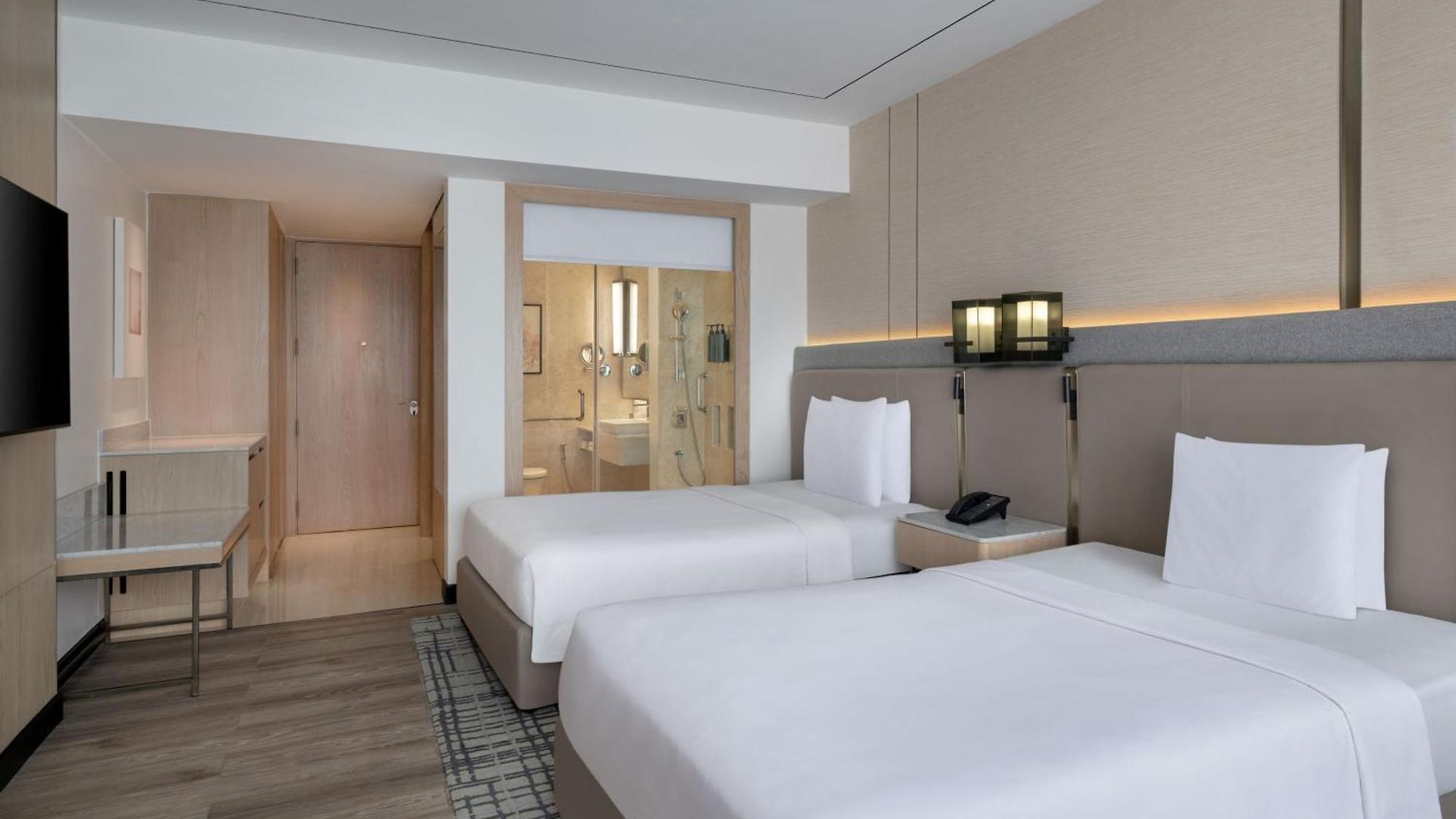 Hotel Courtyard By Marriott International Airport