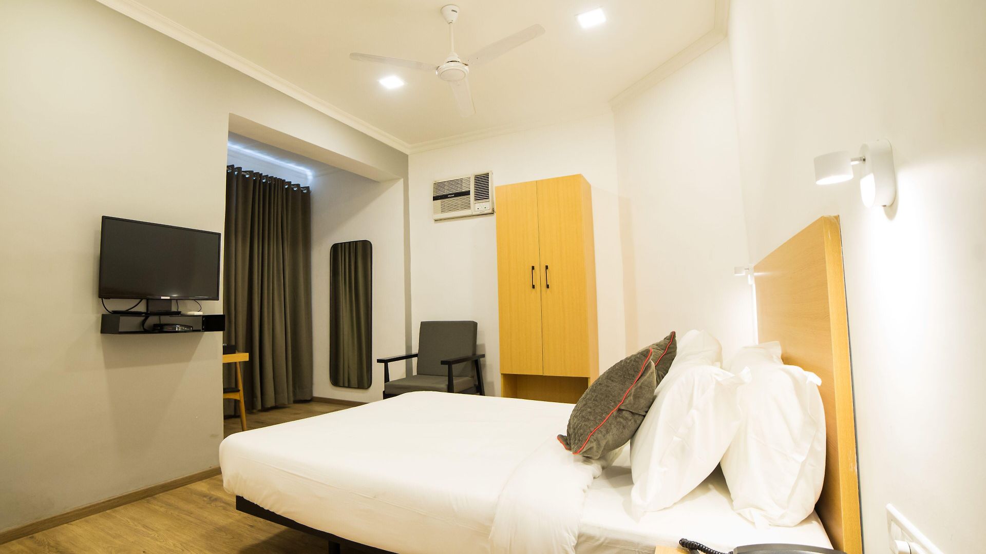 Hotel Fabexpress Highway Residency Mumbai