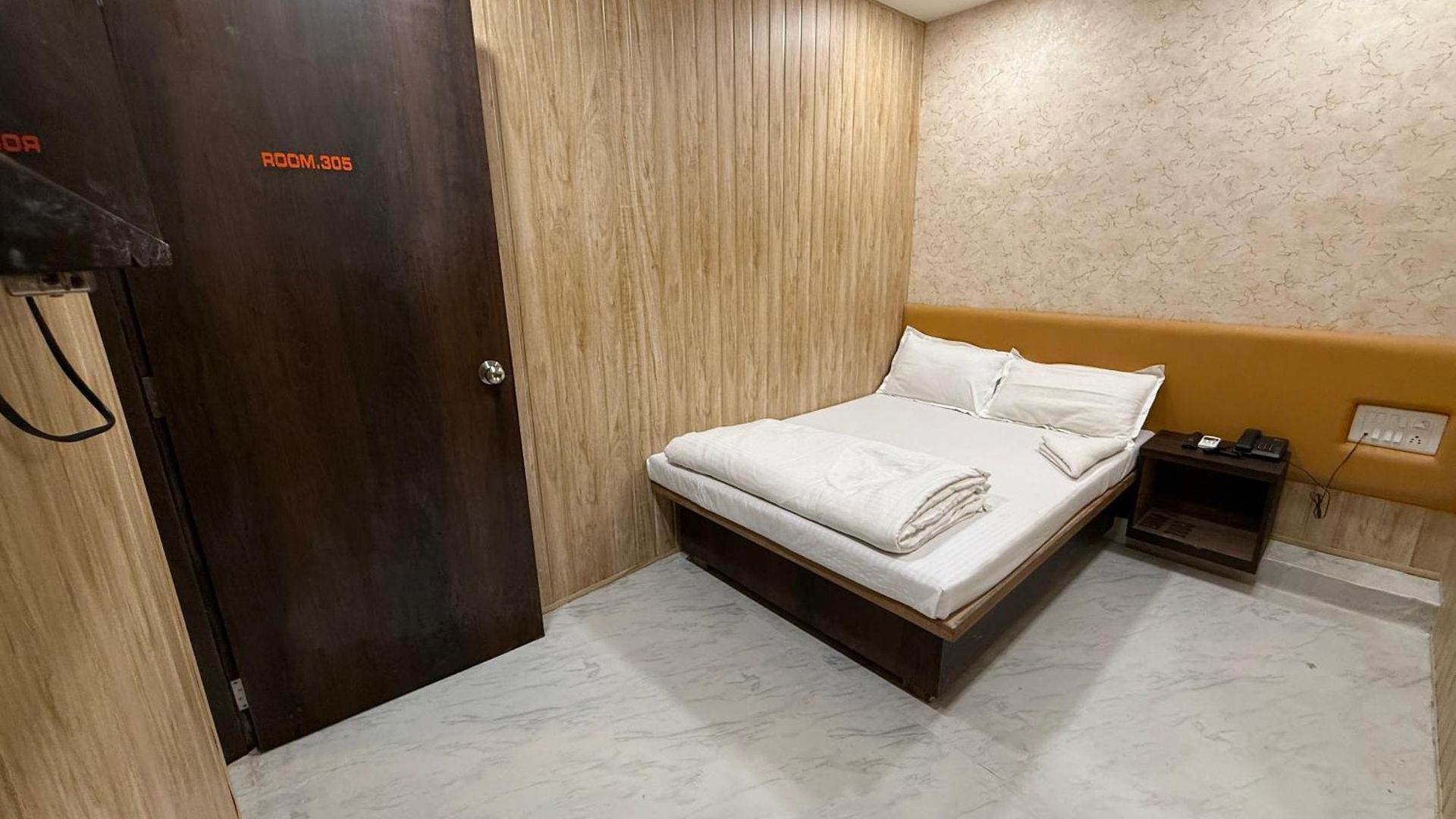 Hotel Marine Line Near Hospital