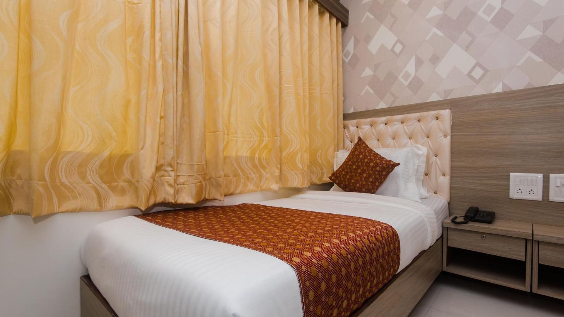 O Golden Arch Hotel
