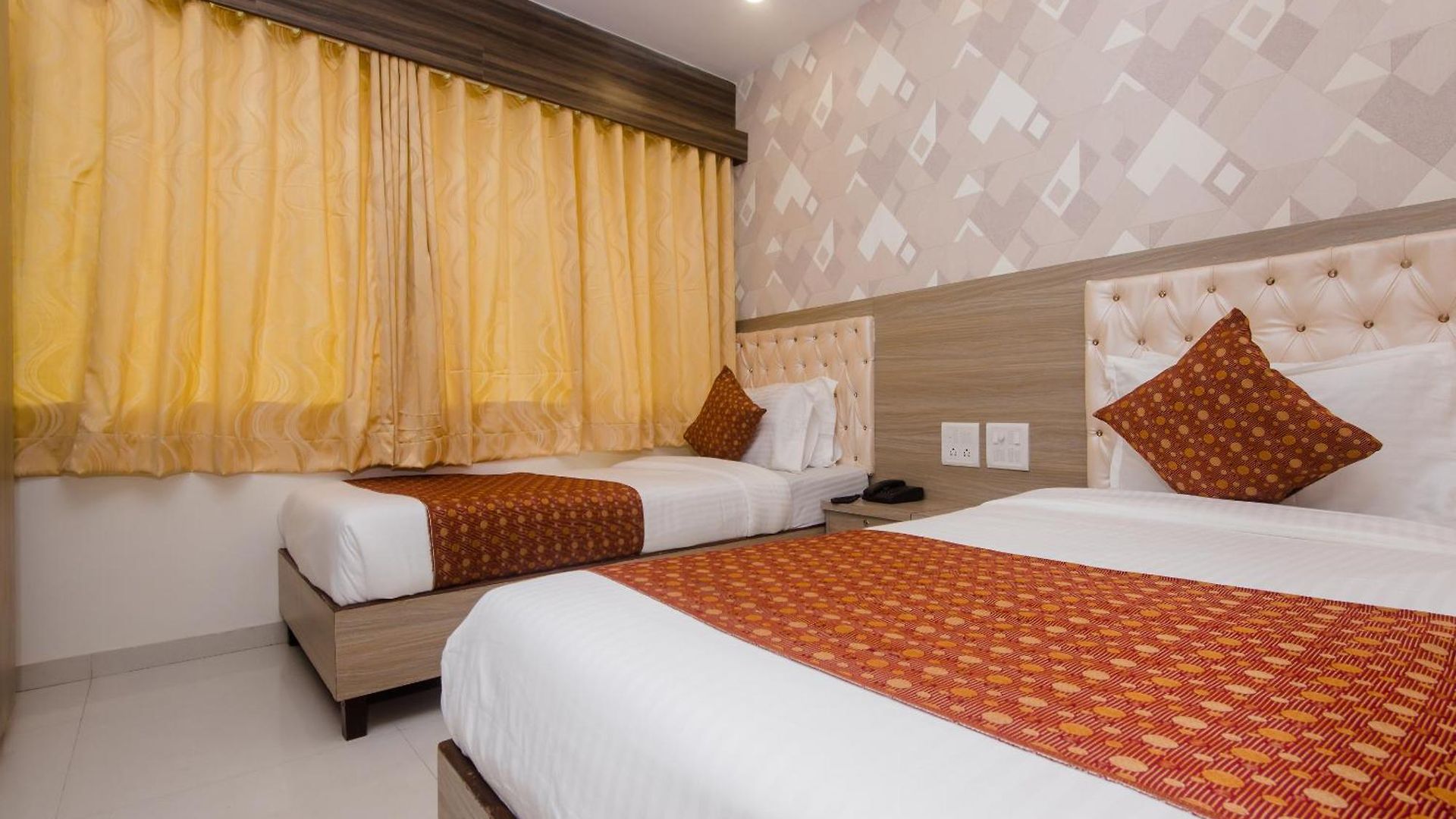 O Golden Arch Hotel