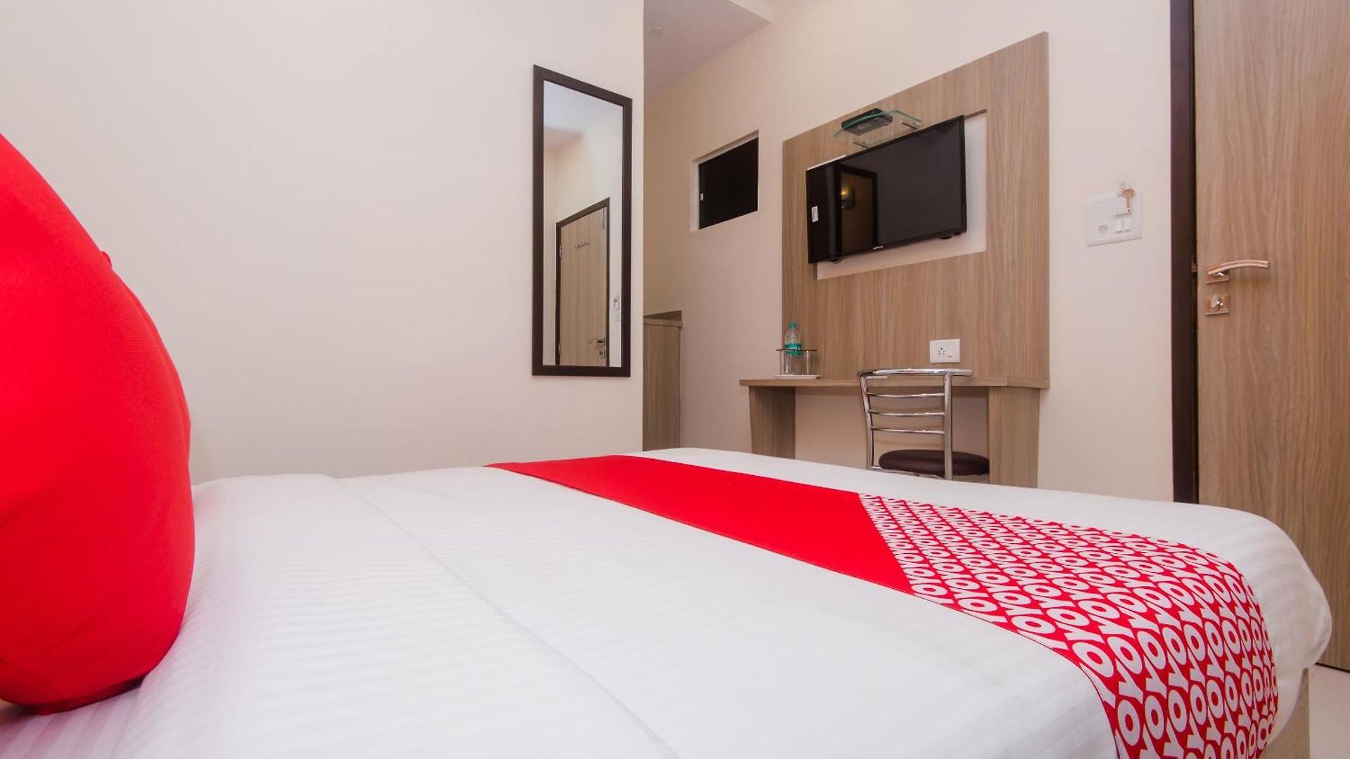 O Golden Arch Hotel 3*