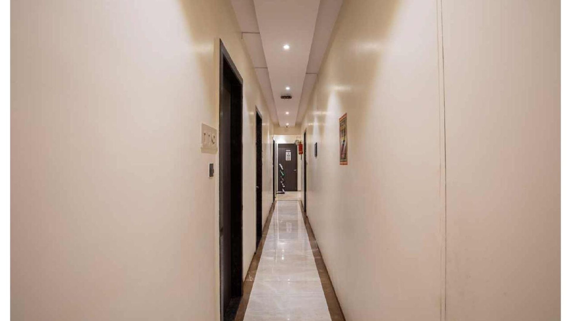 Oyster By Glitz Hotel Mumbai