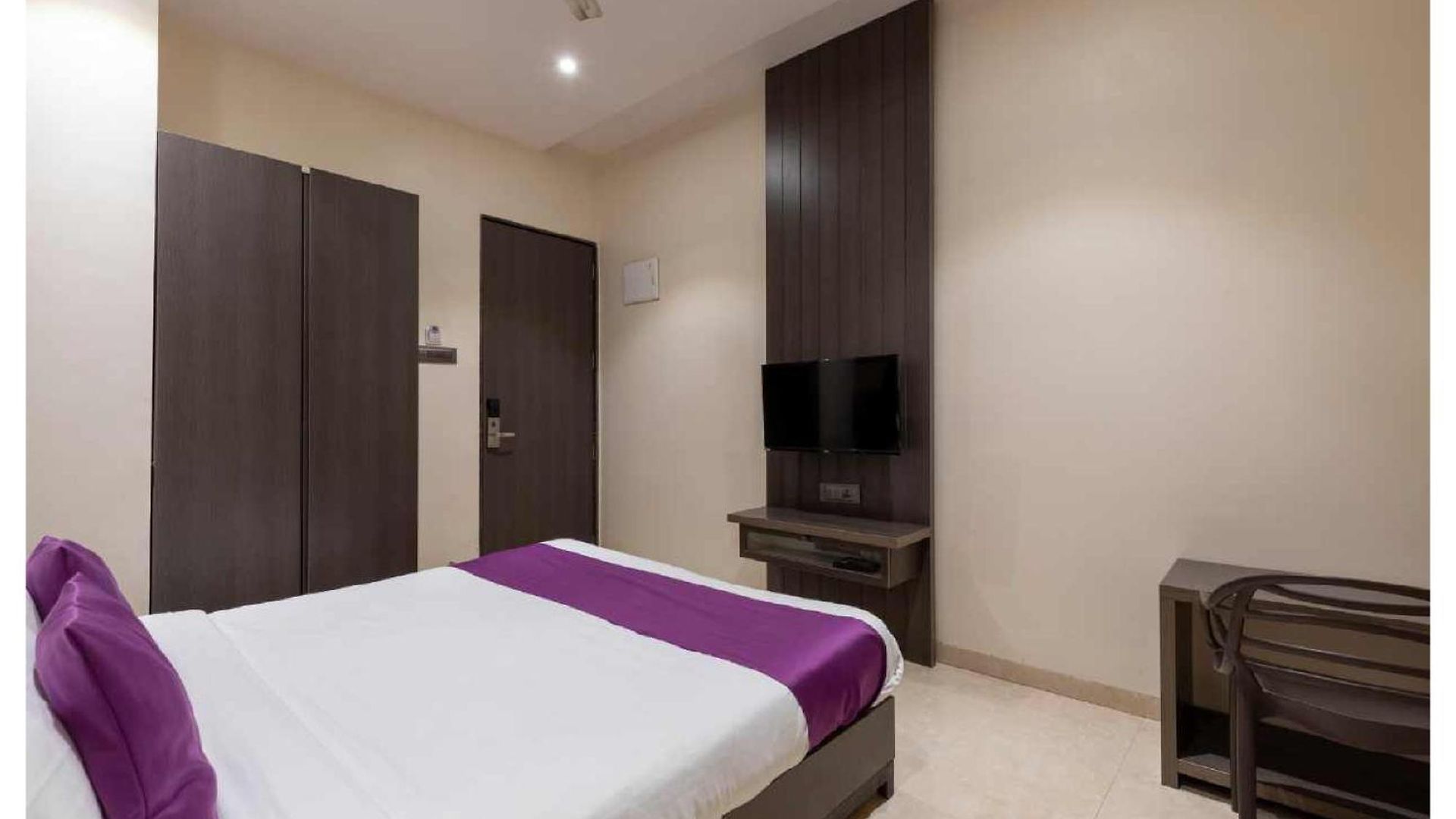Oyster By Glitz Hotel Mumbai