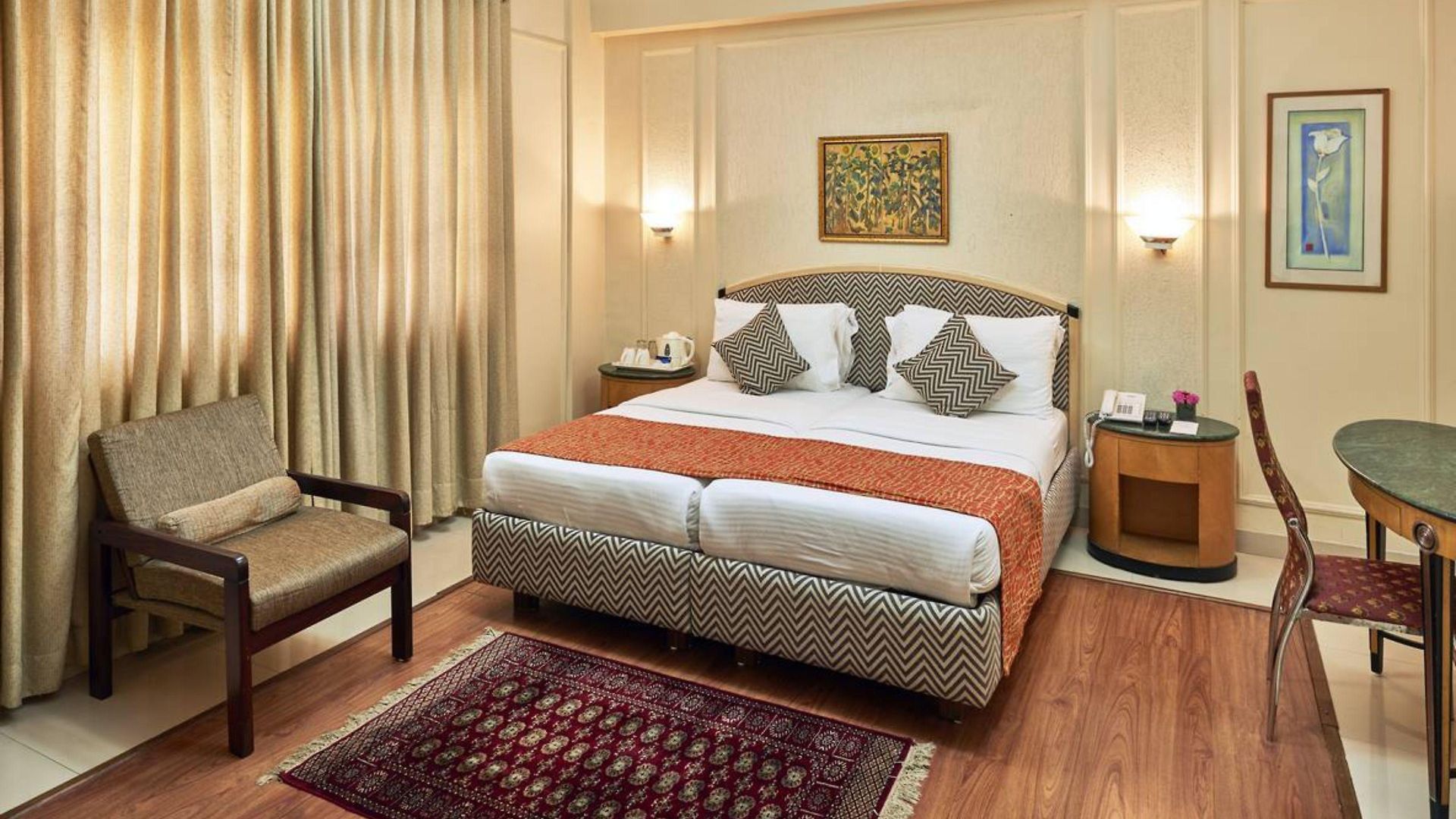 Astoria Hotel 4*