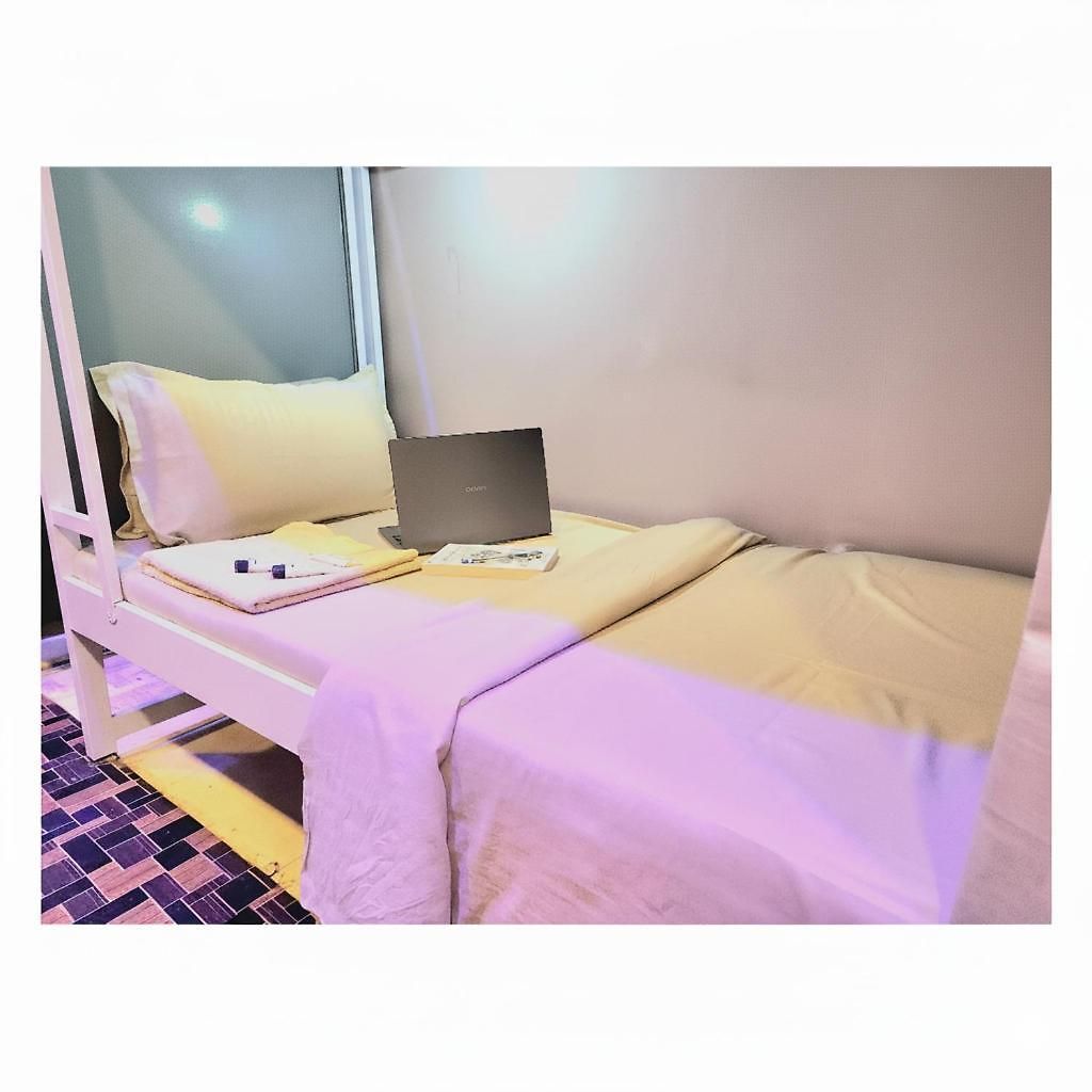 Goldenstar Deluxe * Mumbai