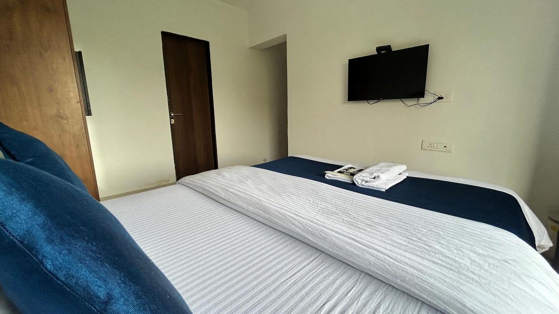 Zenith Service - Entire 2bhk Near Airport And Iit Powai Apartment Mumbai