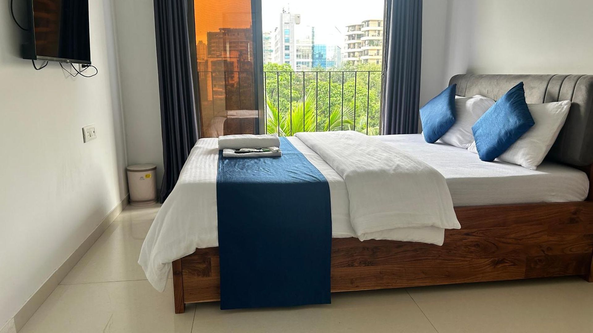 Zenith Service - Entire 2bhk Near Airport And Iit Powai *