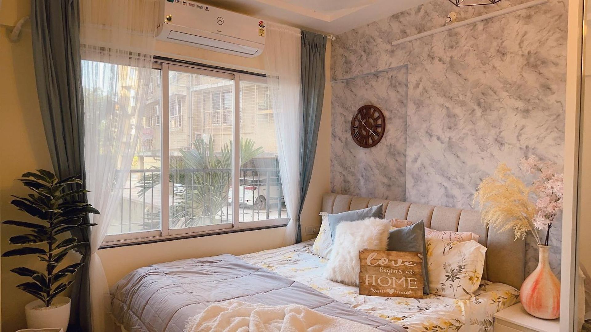 Veera Desai Road Apartment