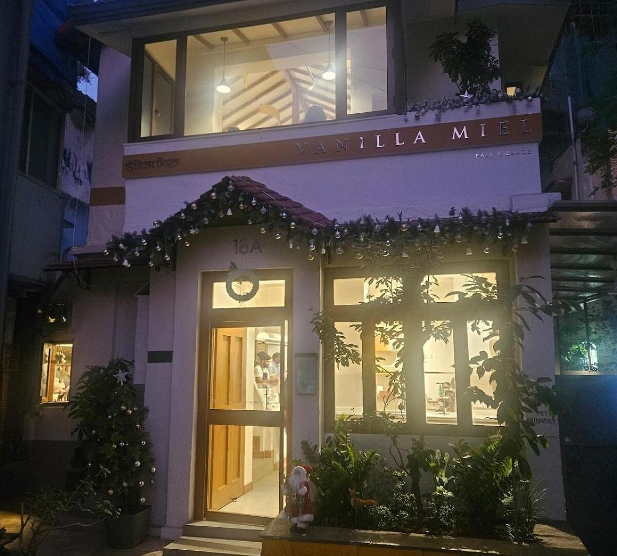 Apartment The Pali Den A Whisper Of Pali Village, Bandra Mumbai