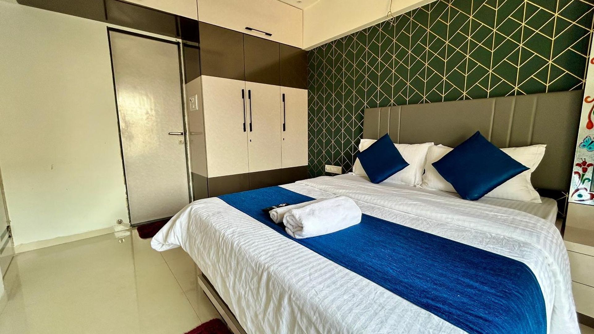 Apartment Zenith Service - Entire 2bhk Near Airport And Iit Powai *