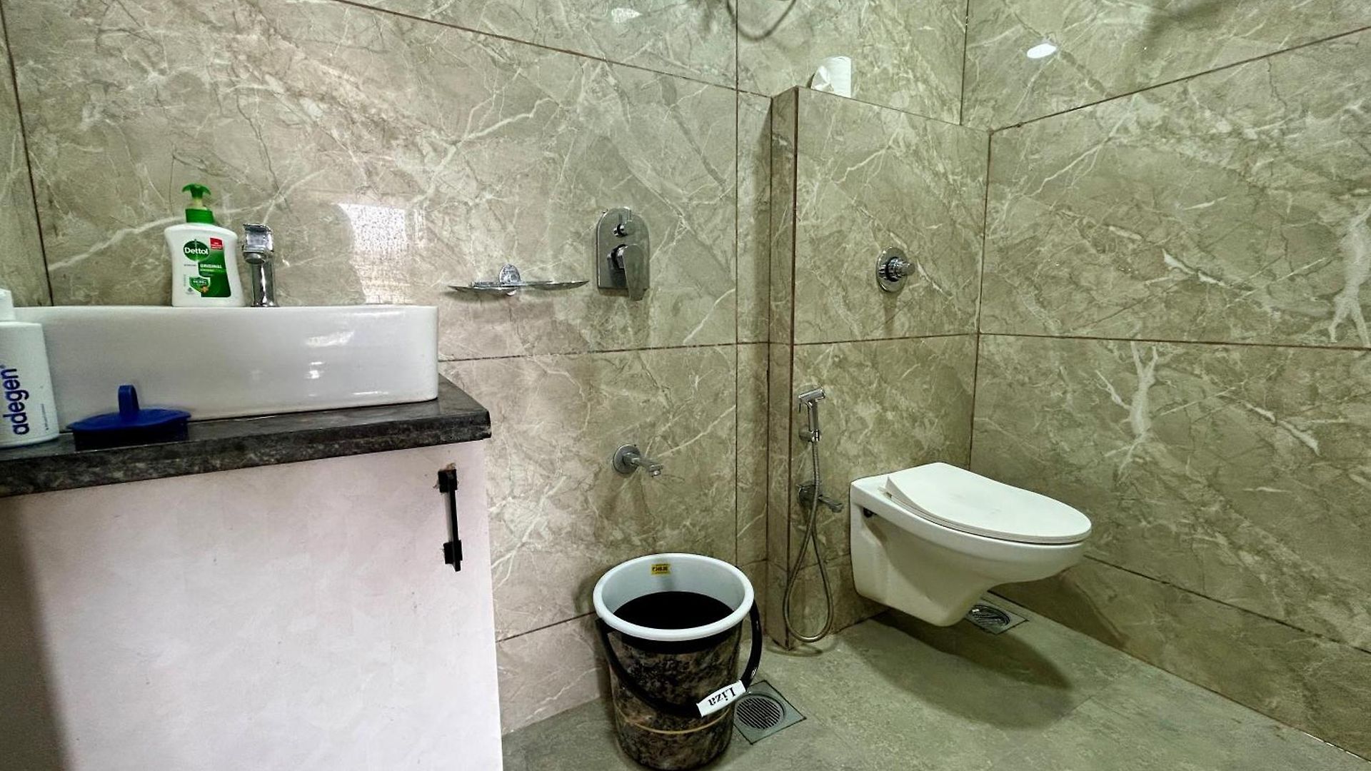 Zenith Service - Entire 2bhk Near Airport And Iit Powai Mumbai