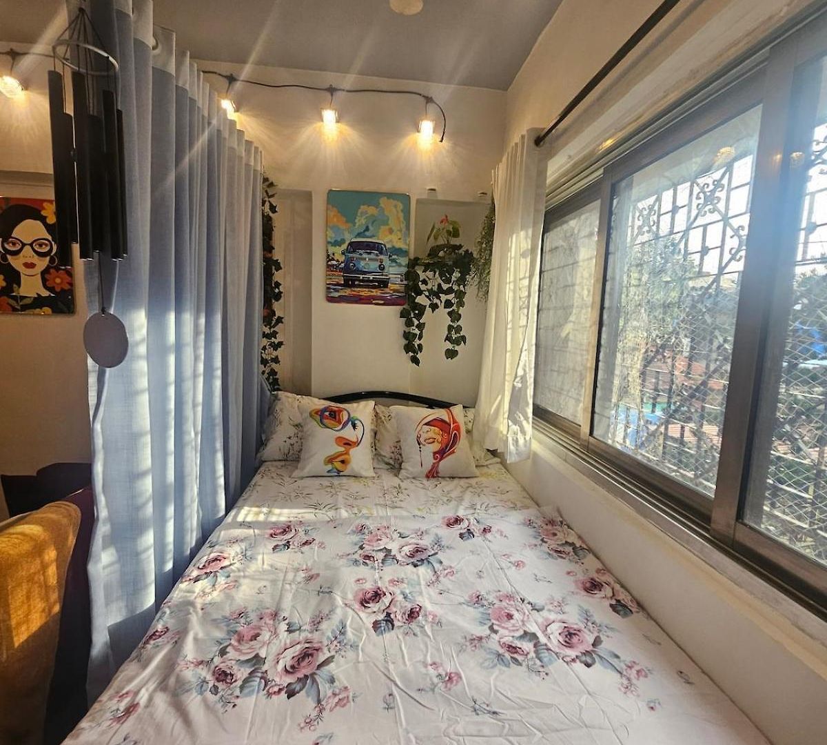 Retro Bandra - Cozy Comfort In A Heritage Village Mumbai