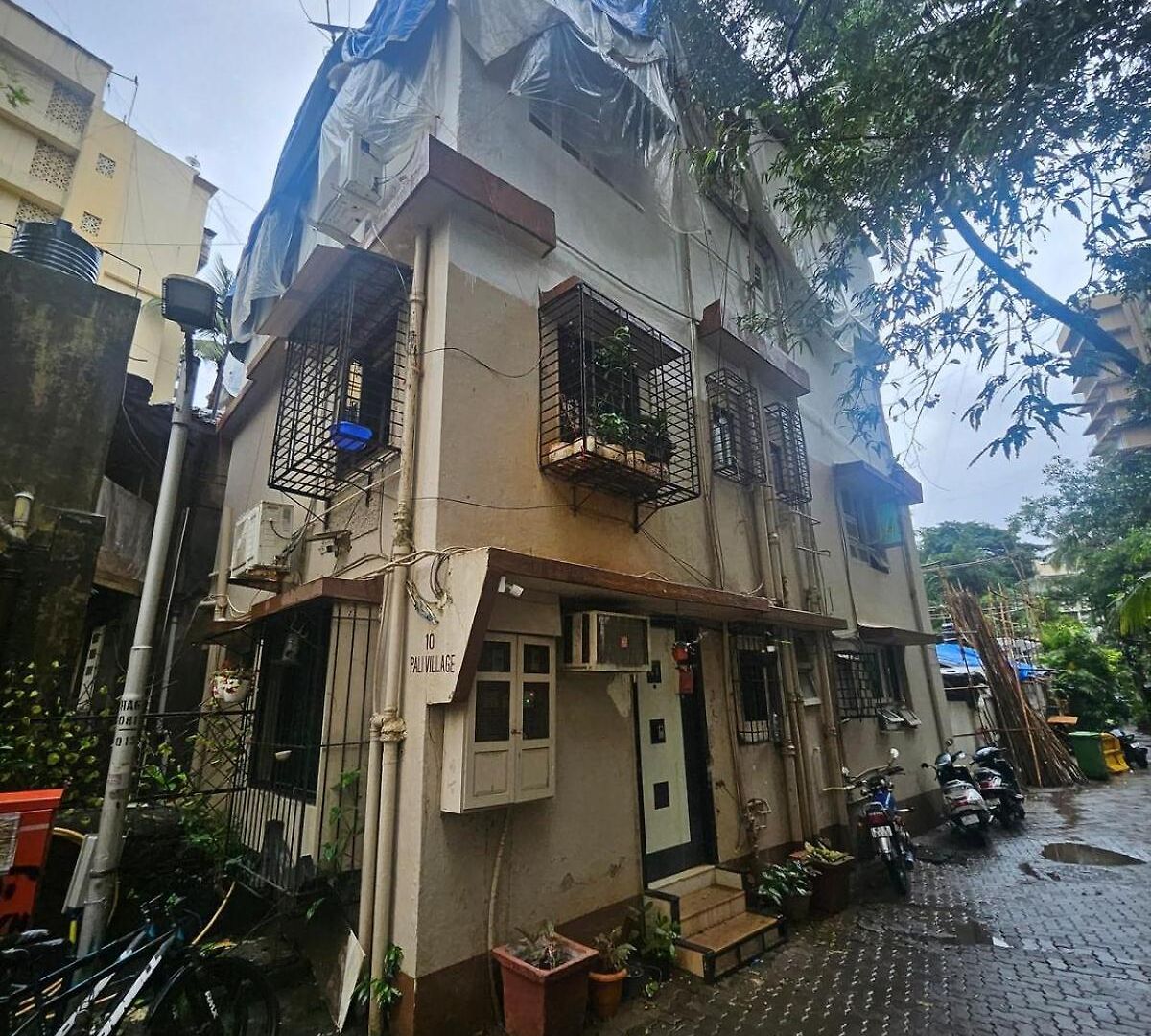 The Pali Den A Whisper Of Pali Village, Bandra Apartment *