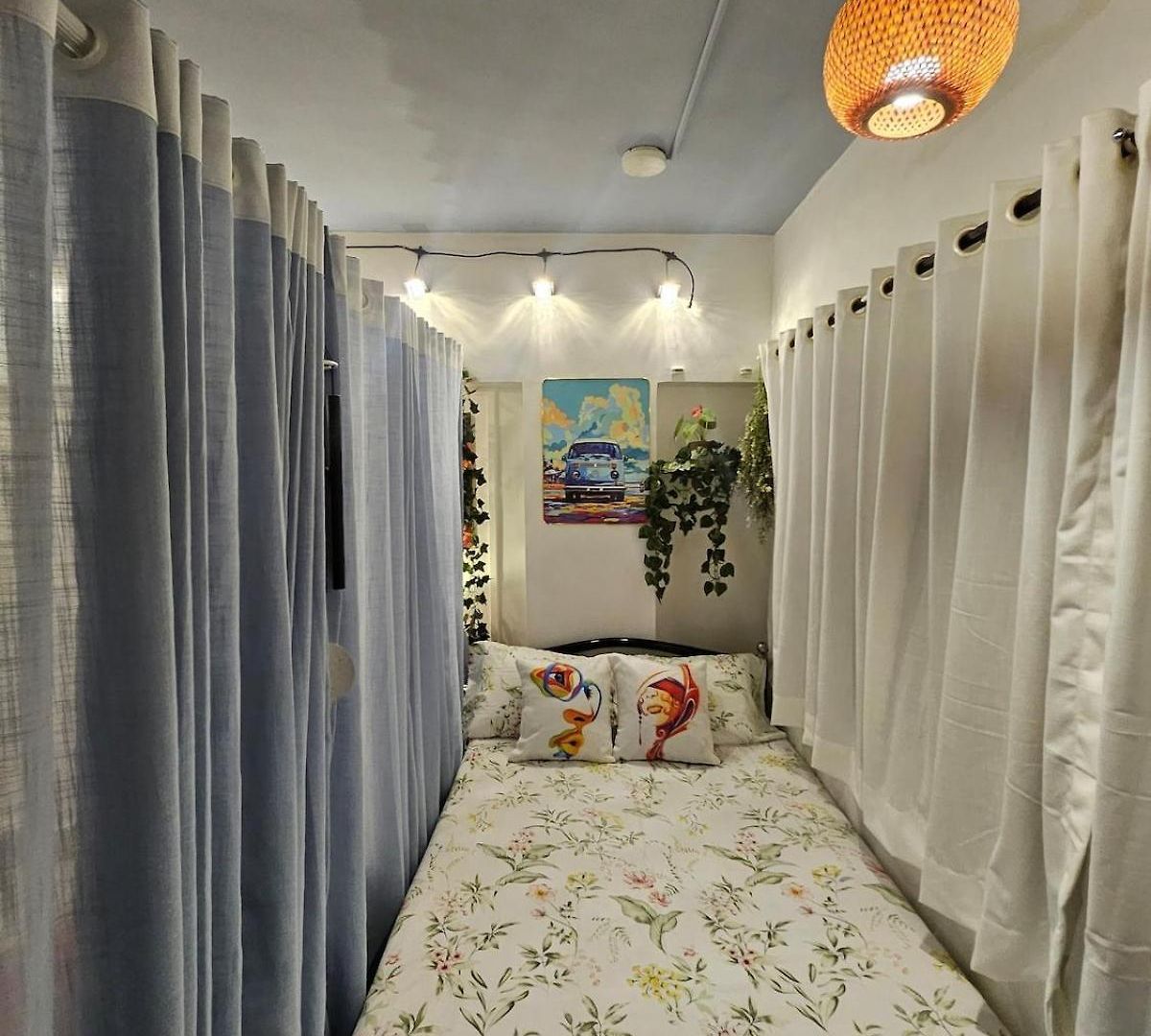 Retro Bandra - Cozy Comfort In A Heritage Village Apartment *