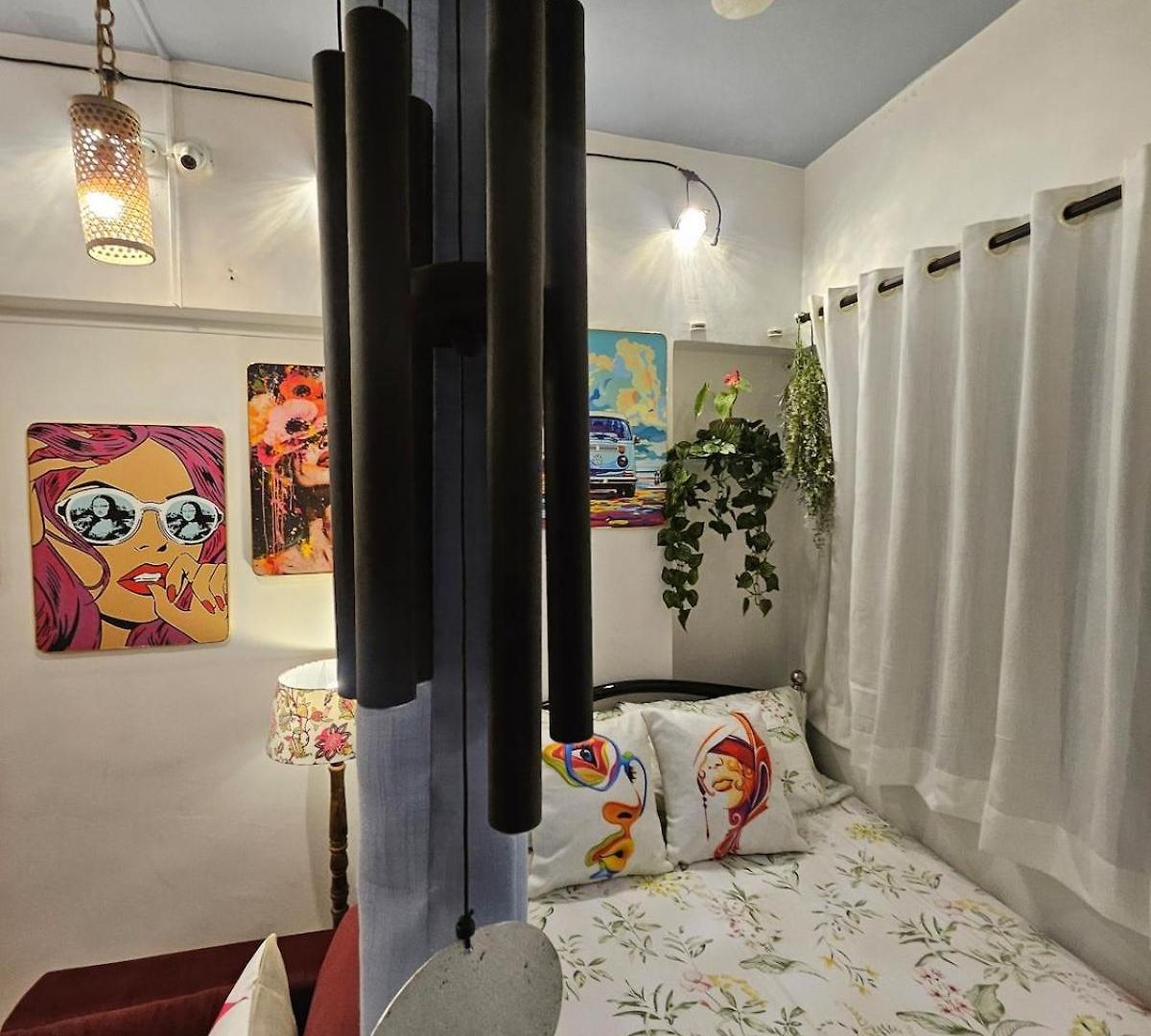 Retro Bandra - Cozy Comfort In A Heritage Village Apartment *