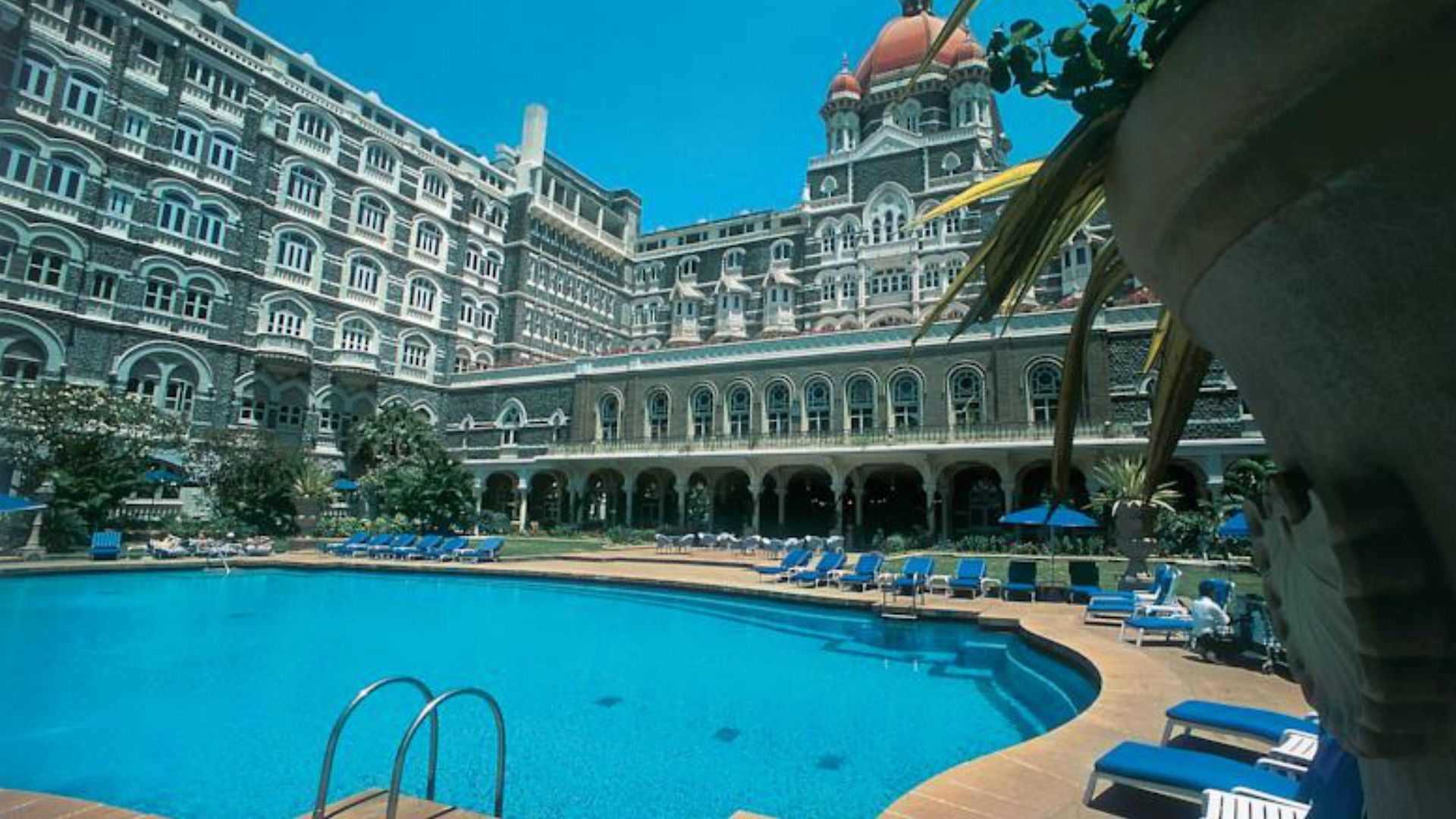 Taj Mahal Tower, Hotel