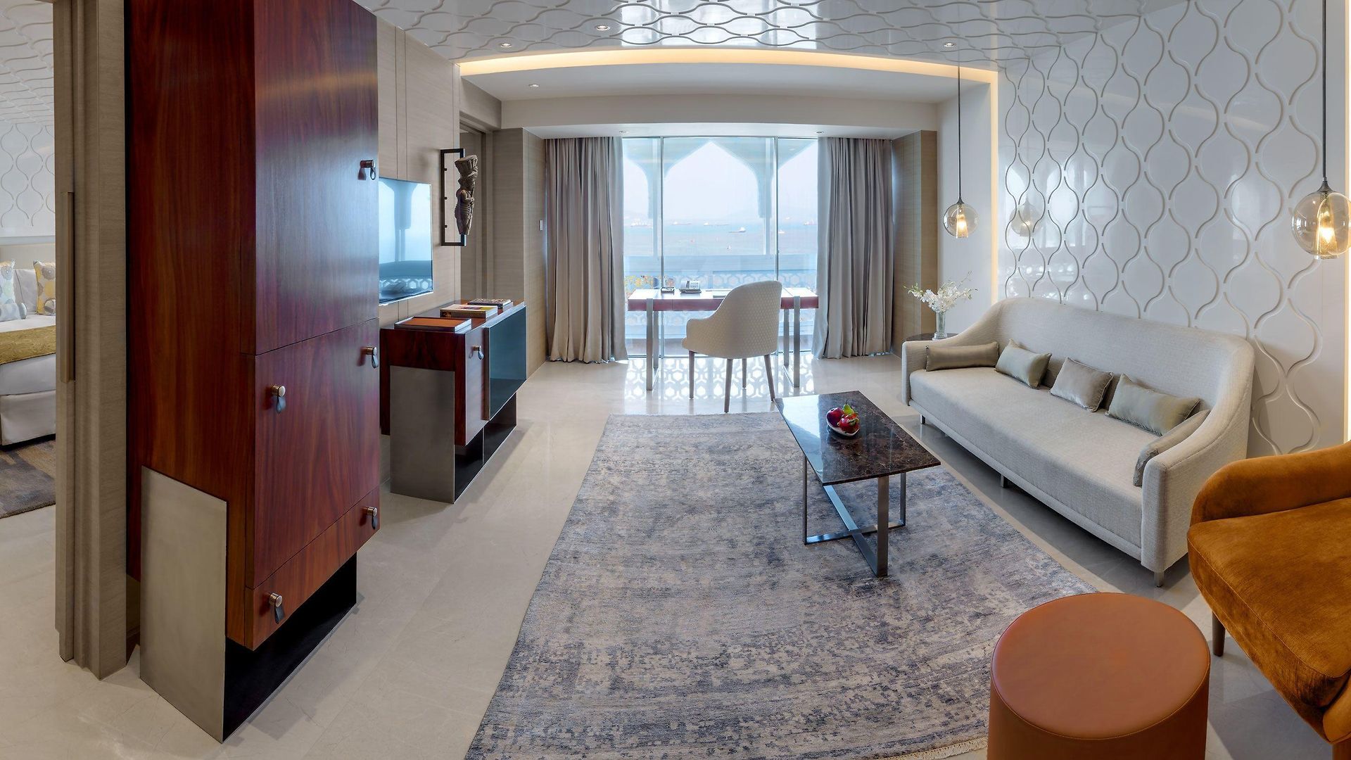 Taj Mahal Tower, Hotel