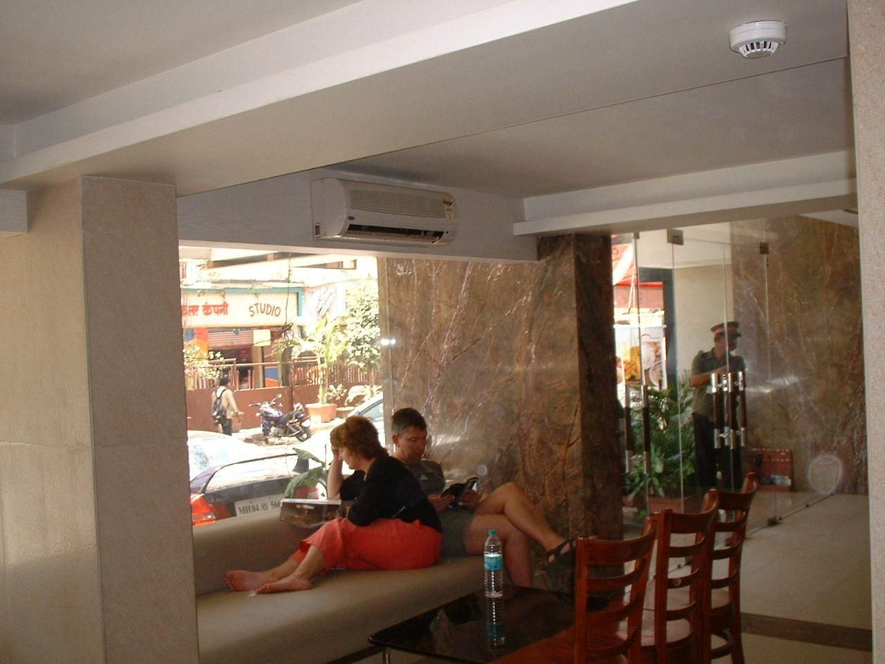 Unicontinental Hotel