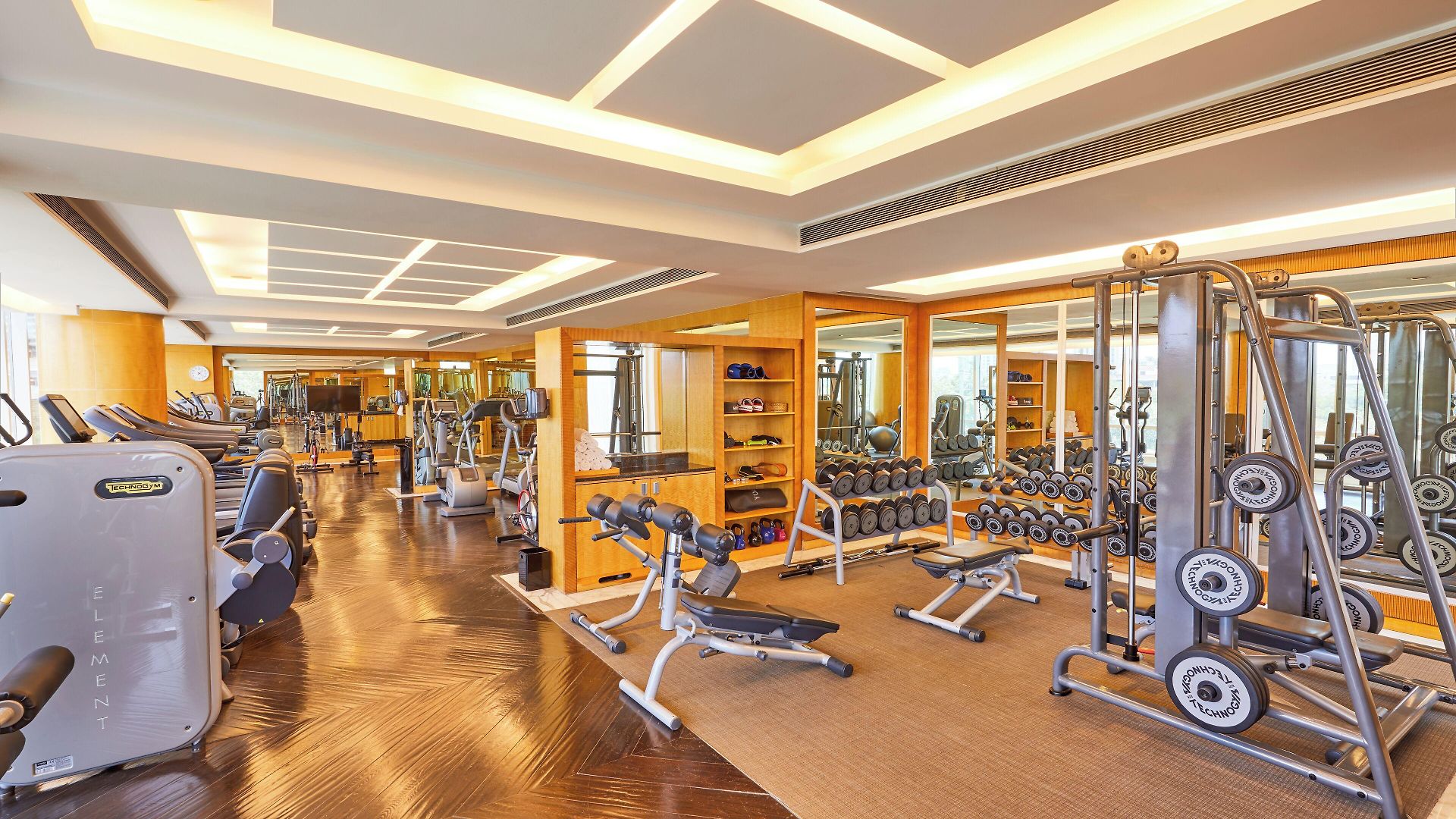 Four Seasons Hotel 5*