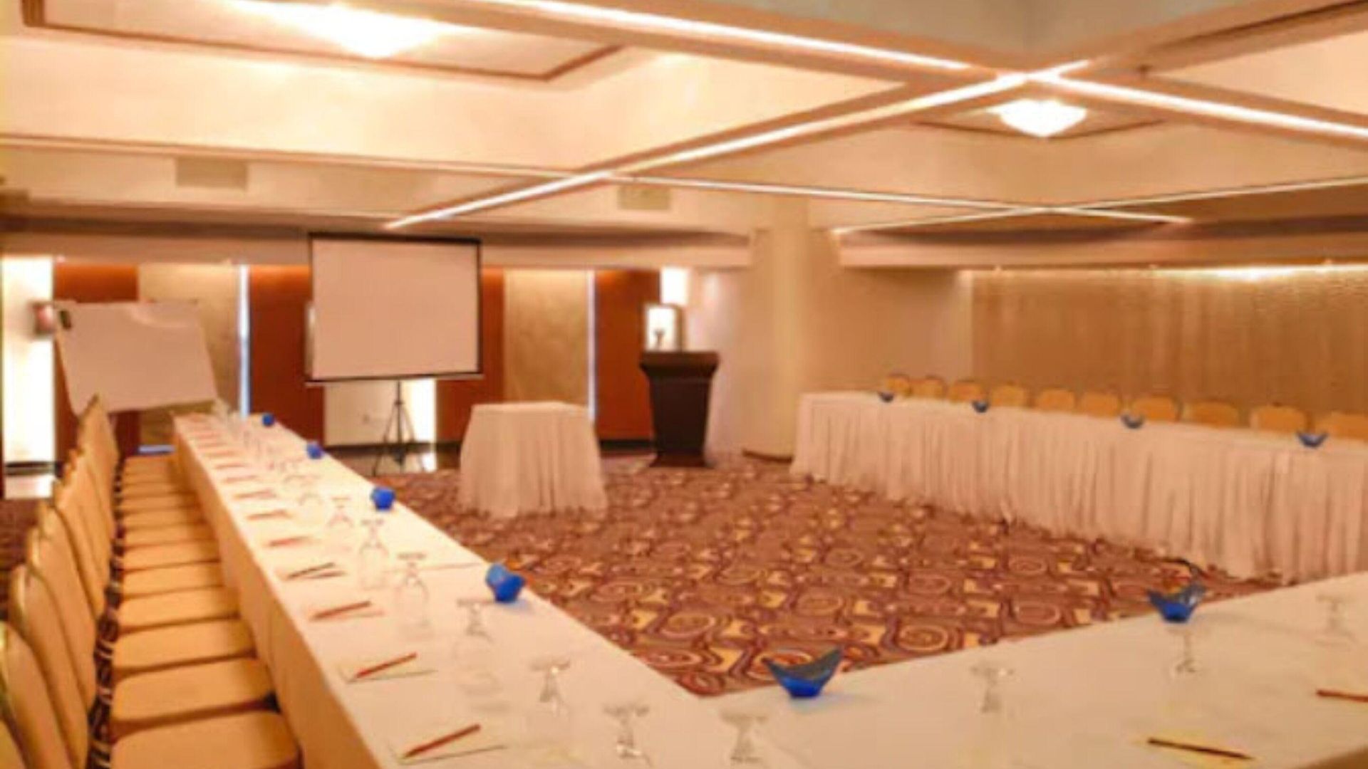 Hotel Peninsula Grand Mumbai