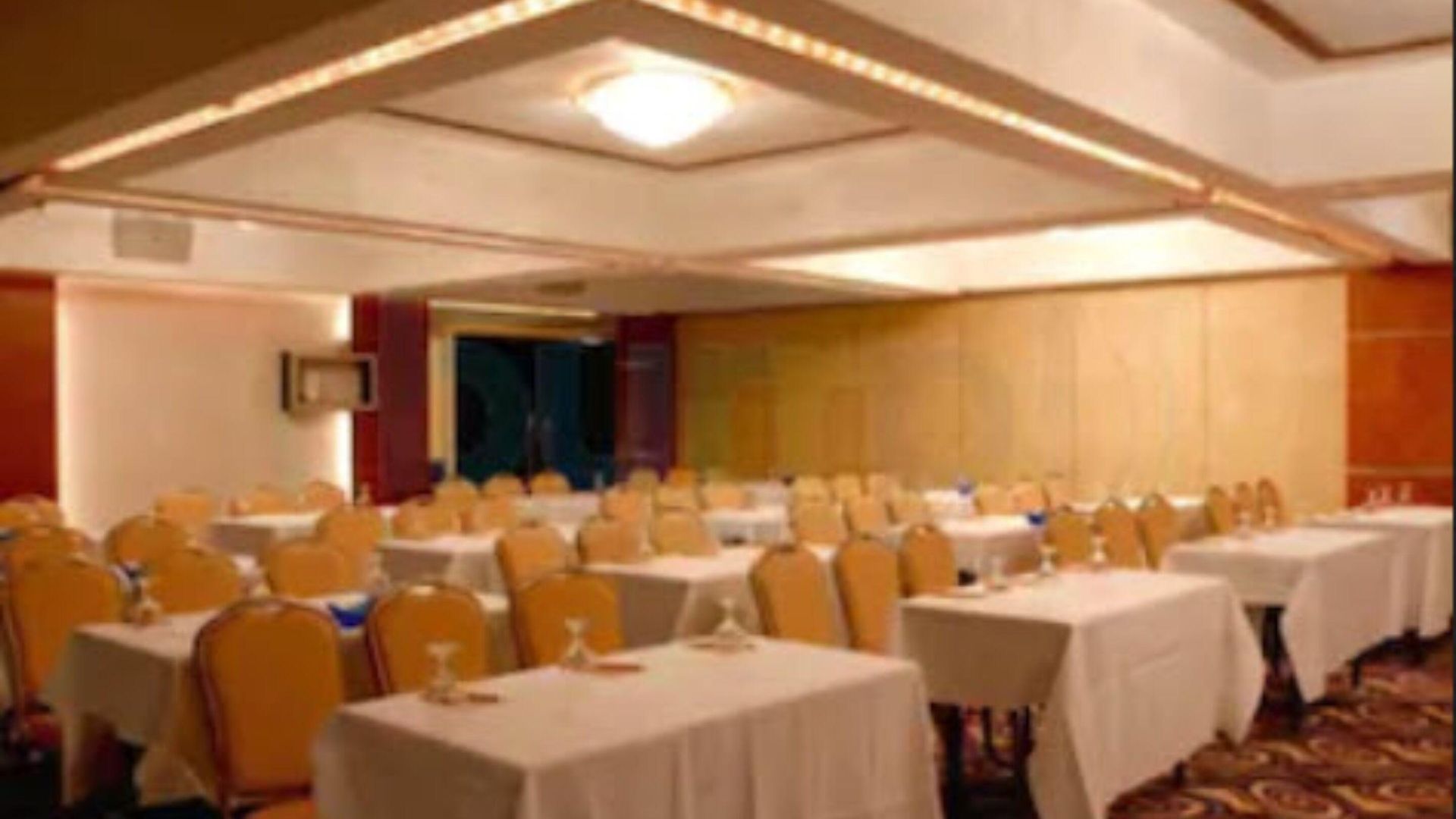 Peninsula Grand 4* Mumbai