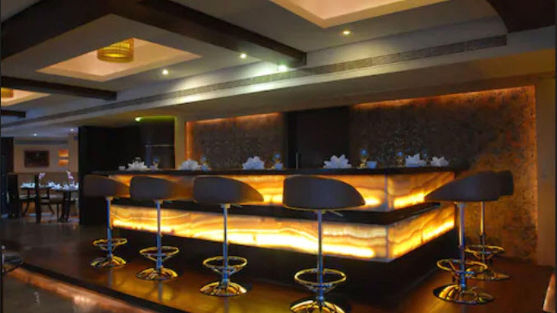 Hotel Peninsula Grand Mumbai
