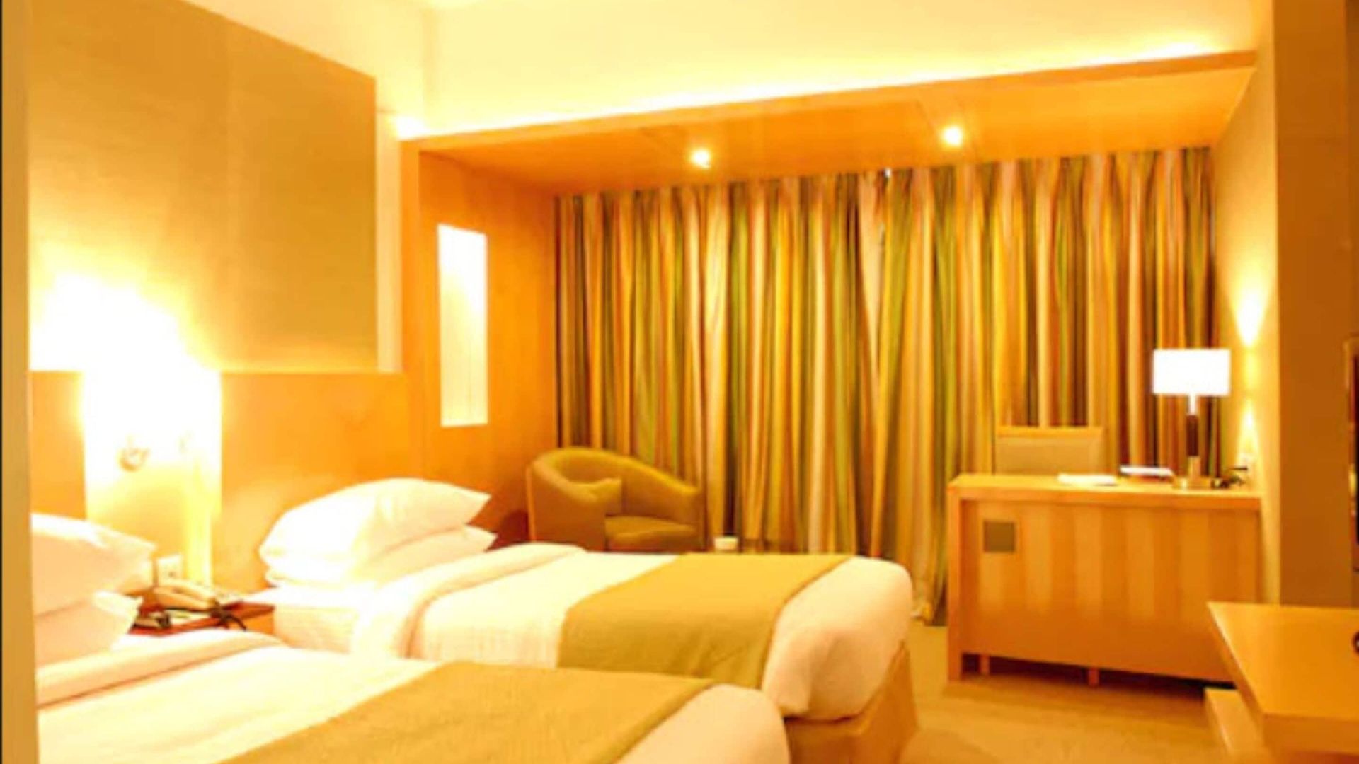 Peninsula Grand 4*