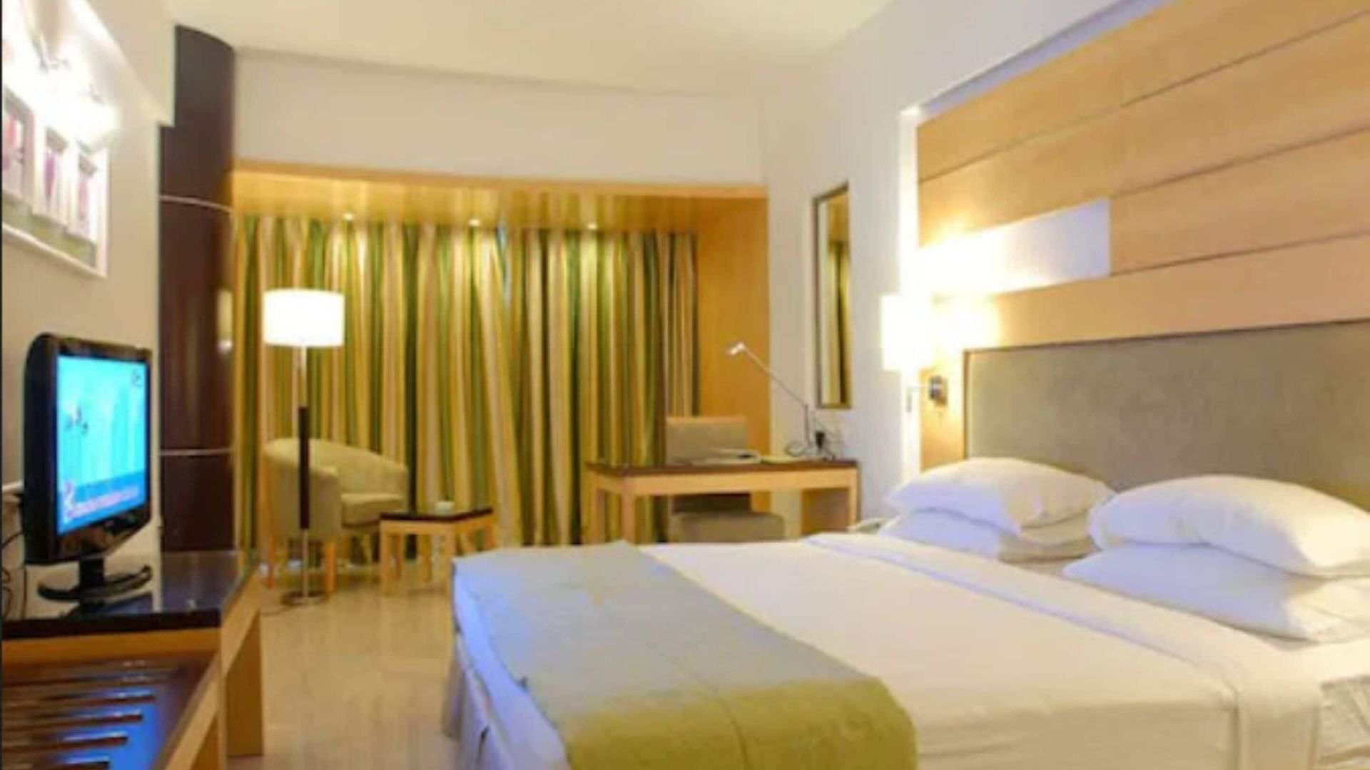Peninsula Grand 4* Mumbai