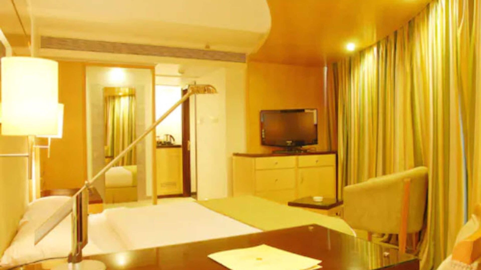Peninsula Grand Mumbai