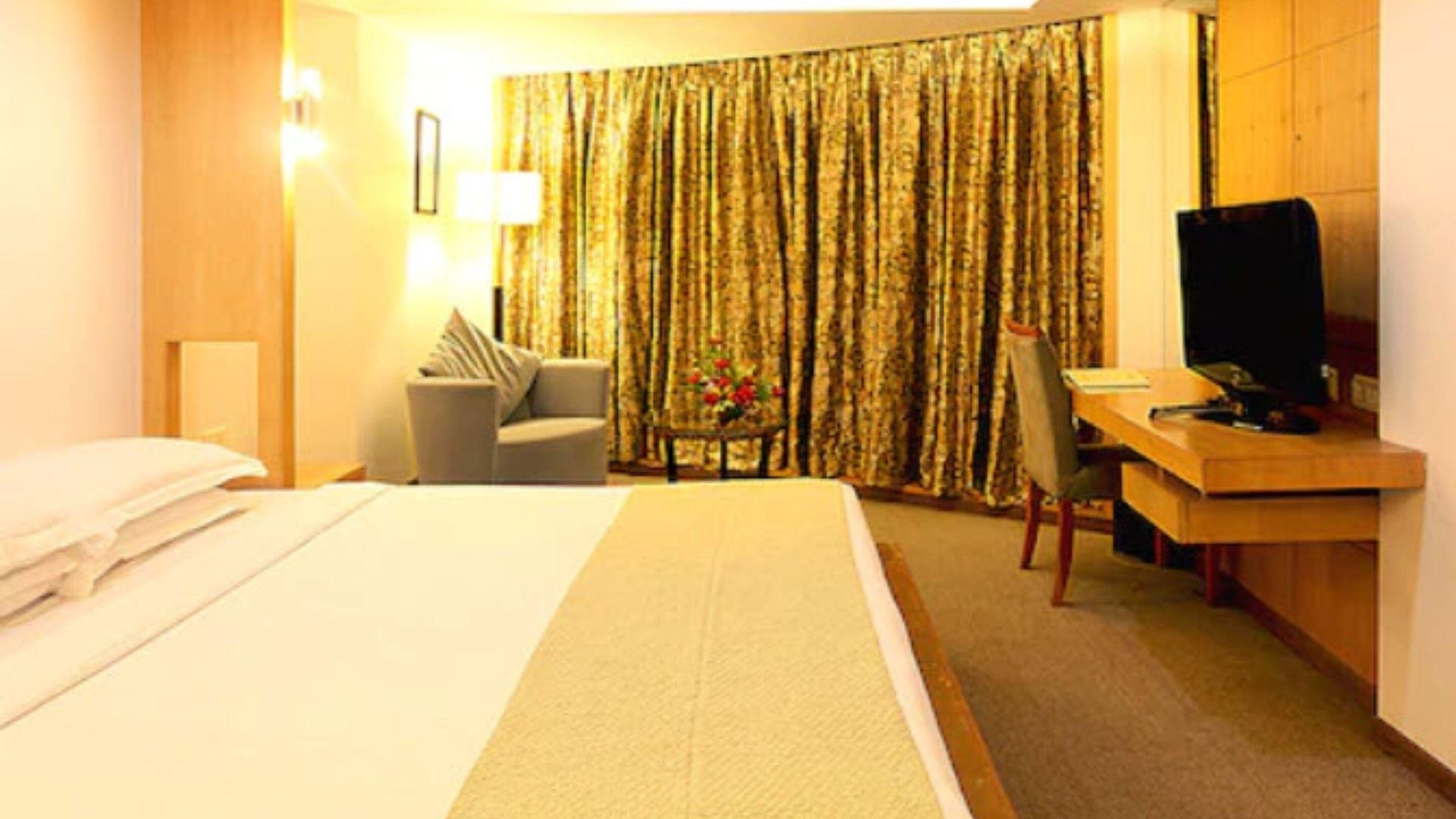 Peninsula Grand Hotel