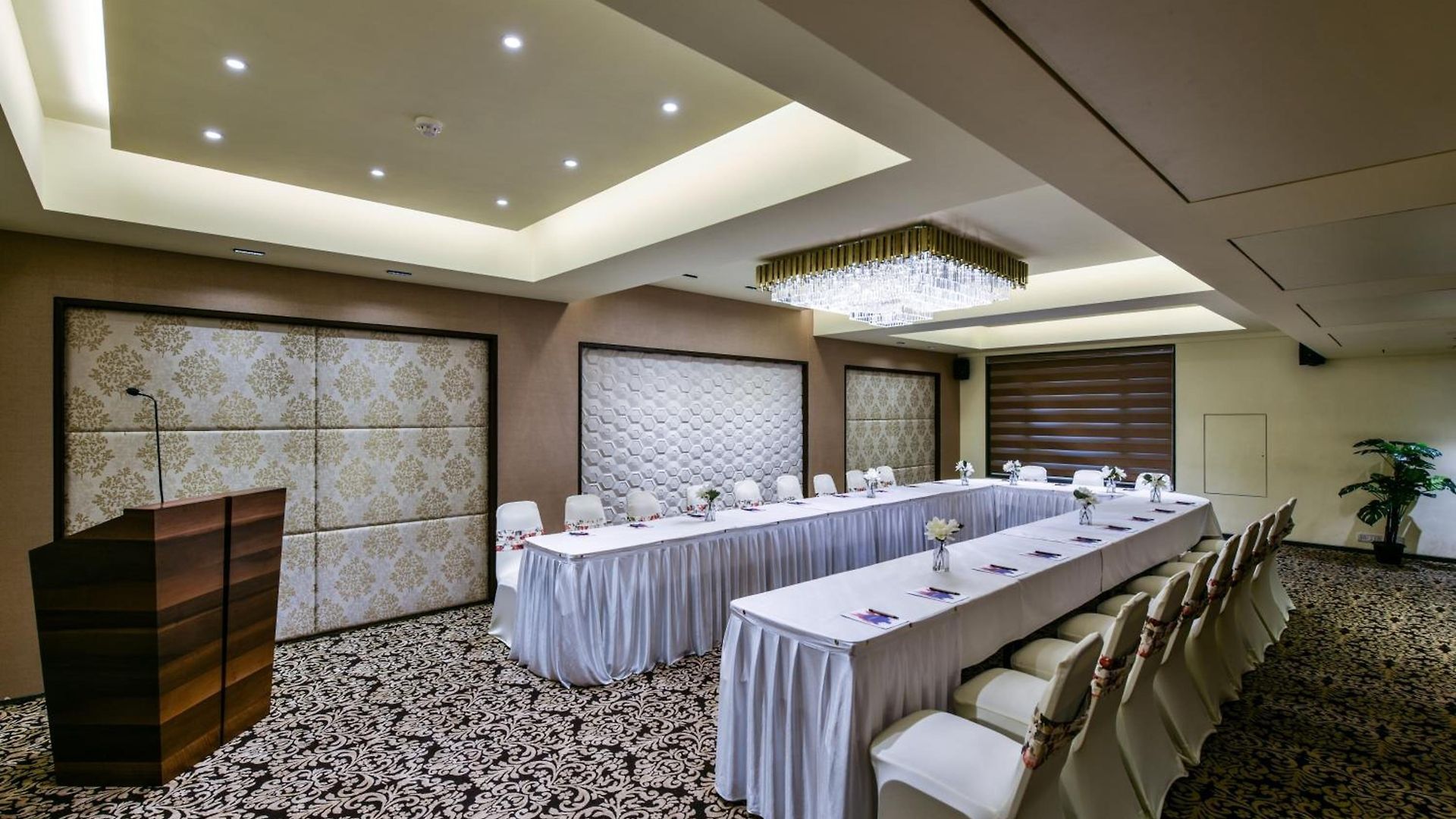 Hotel The International By Tunga 3*