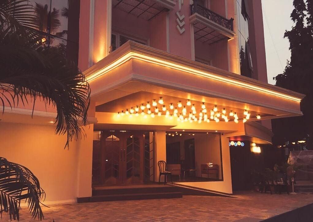 T24 Retro Hotel