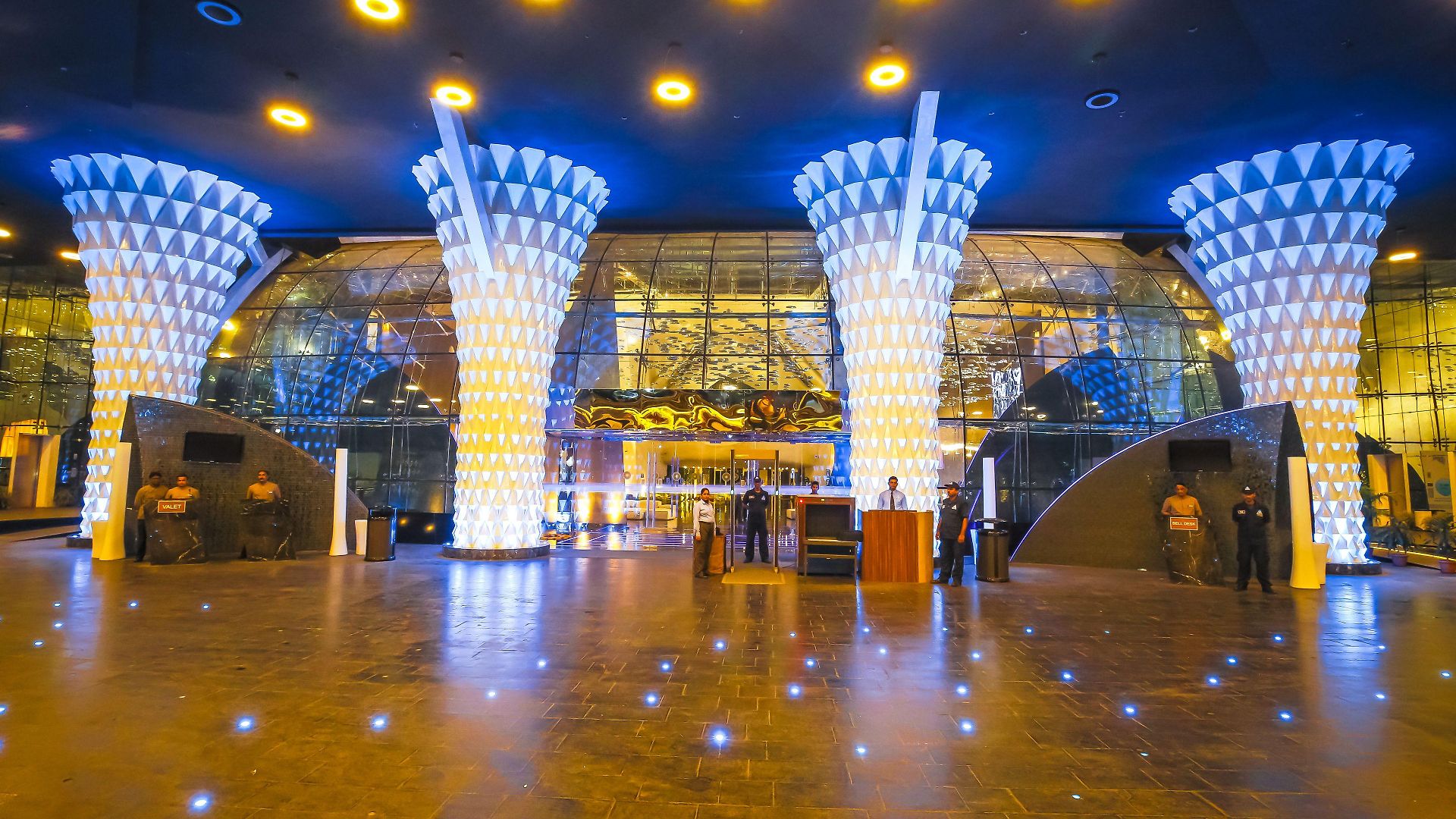 Hotel Sahara Star