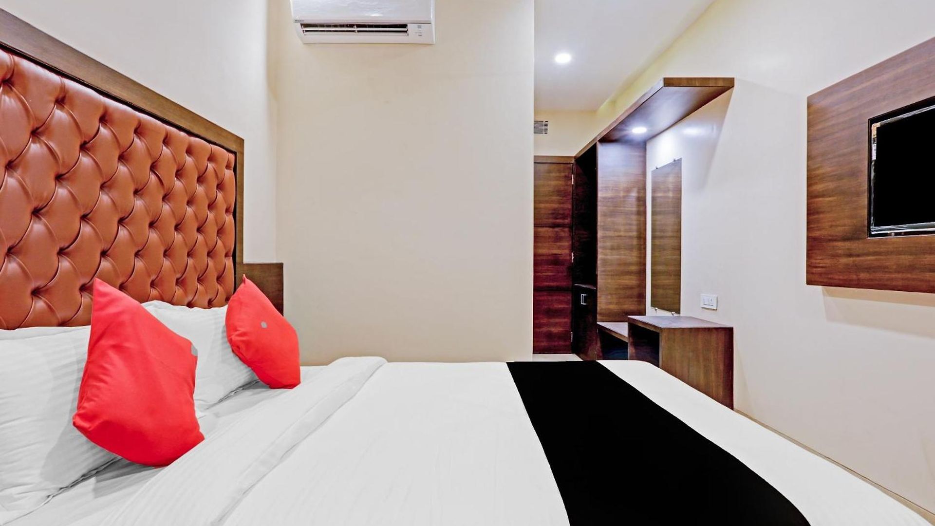 Collection O Vertigo Hotel Mumbai