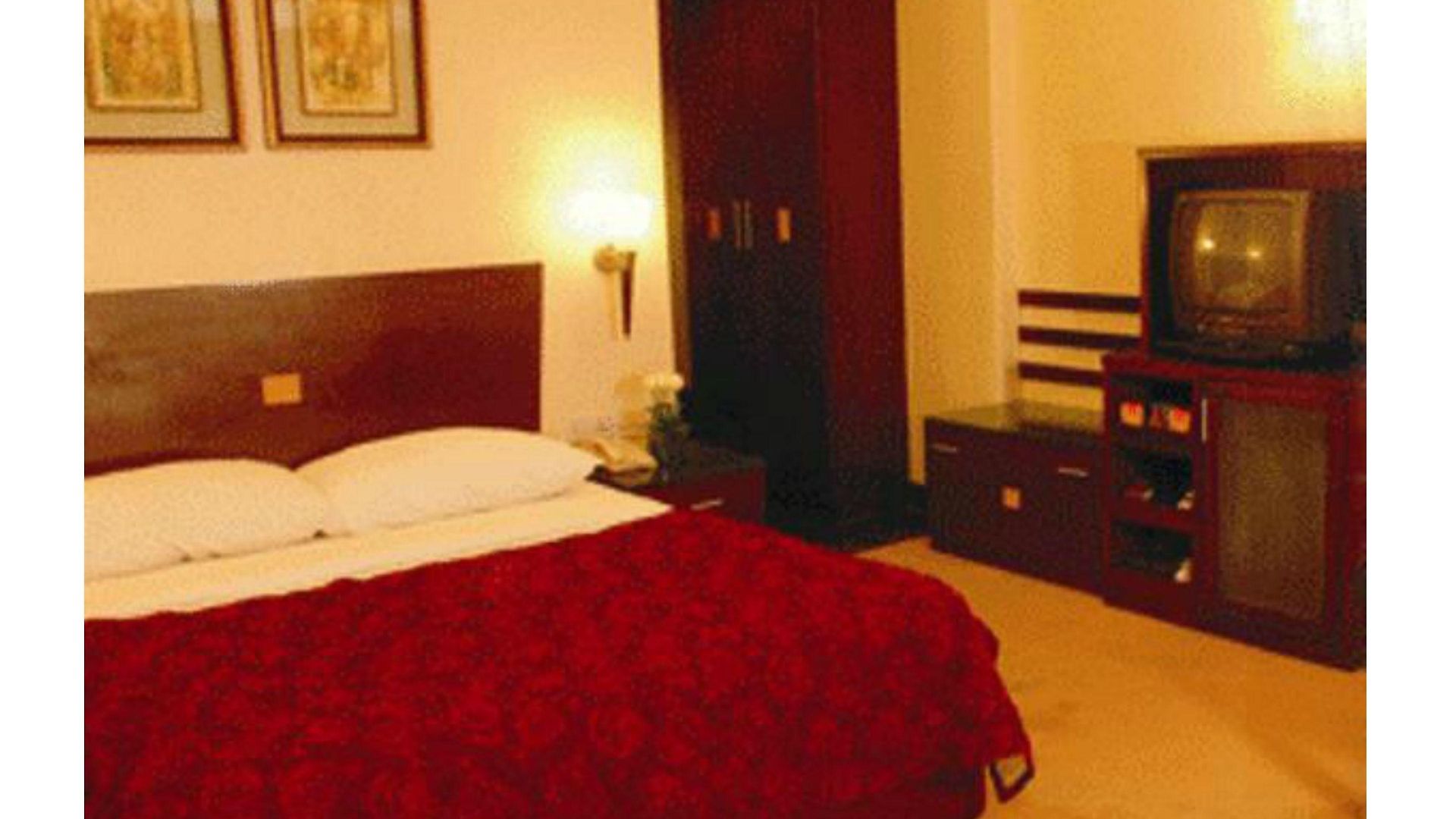 The Shalimar Hotel, Kemps Corner
