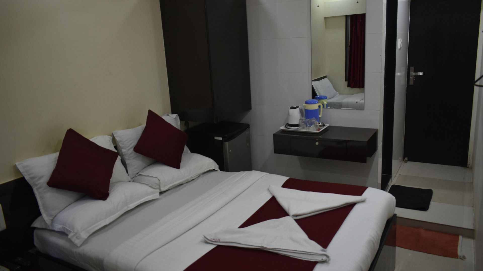 Hotel Arma Court - Near Us Embassy, Bkc