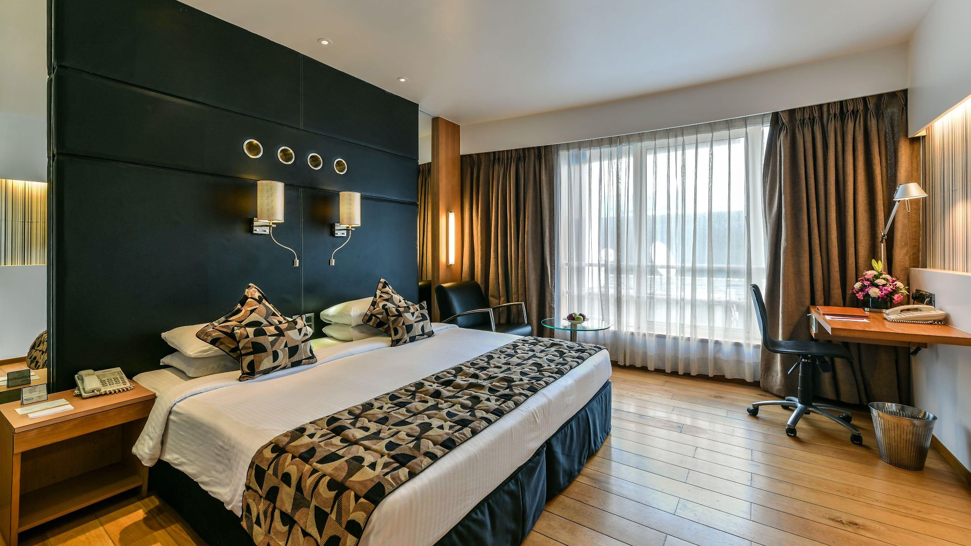 Hotel The Regale By Tunga Mumbai
