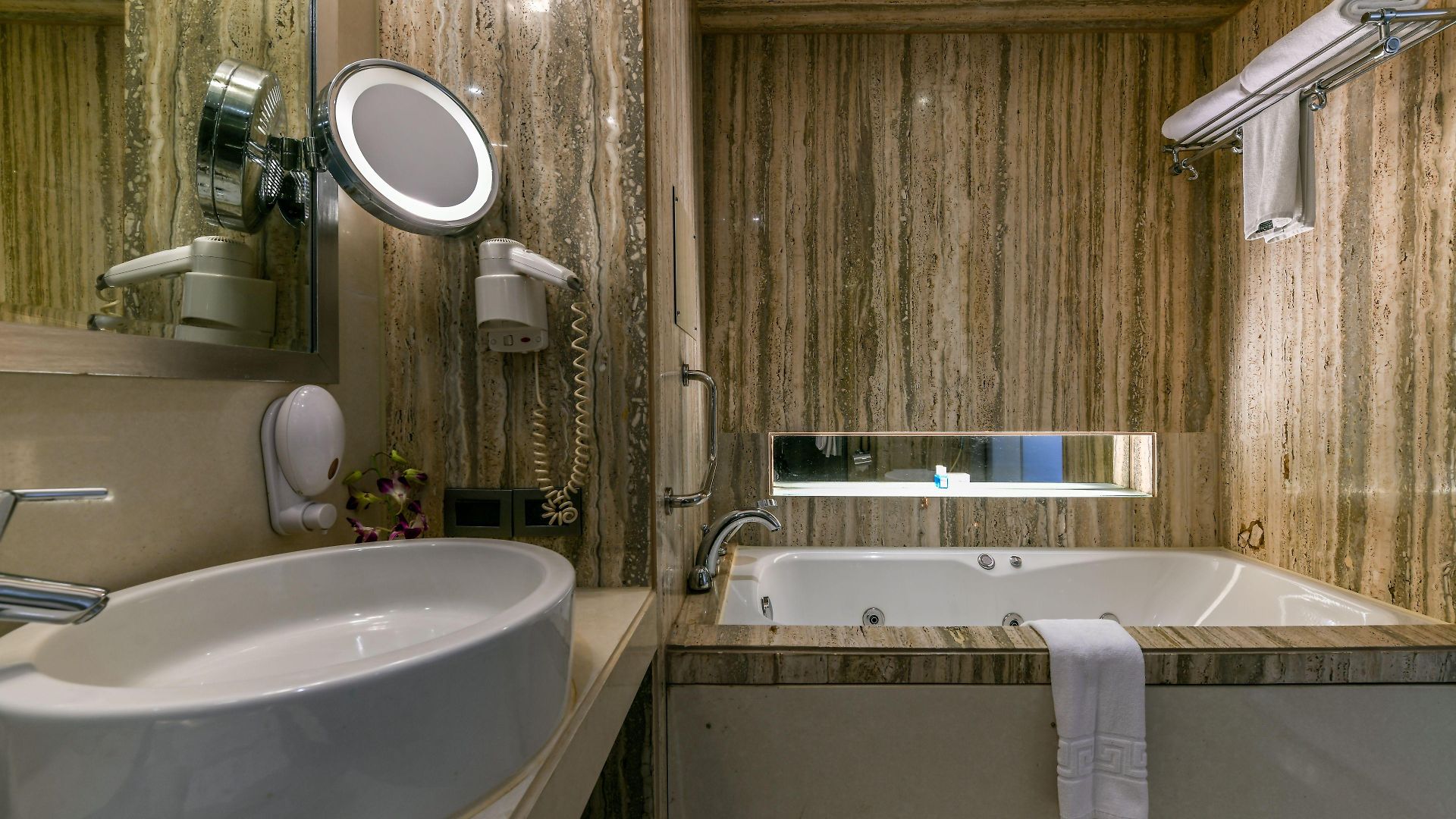 The Regale By Tunga Hotel