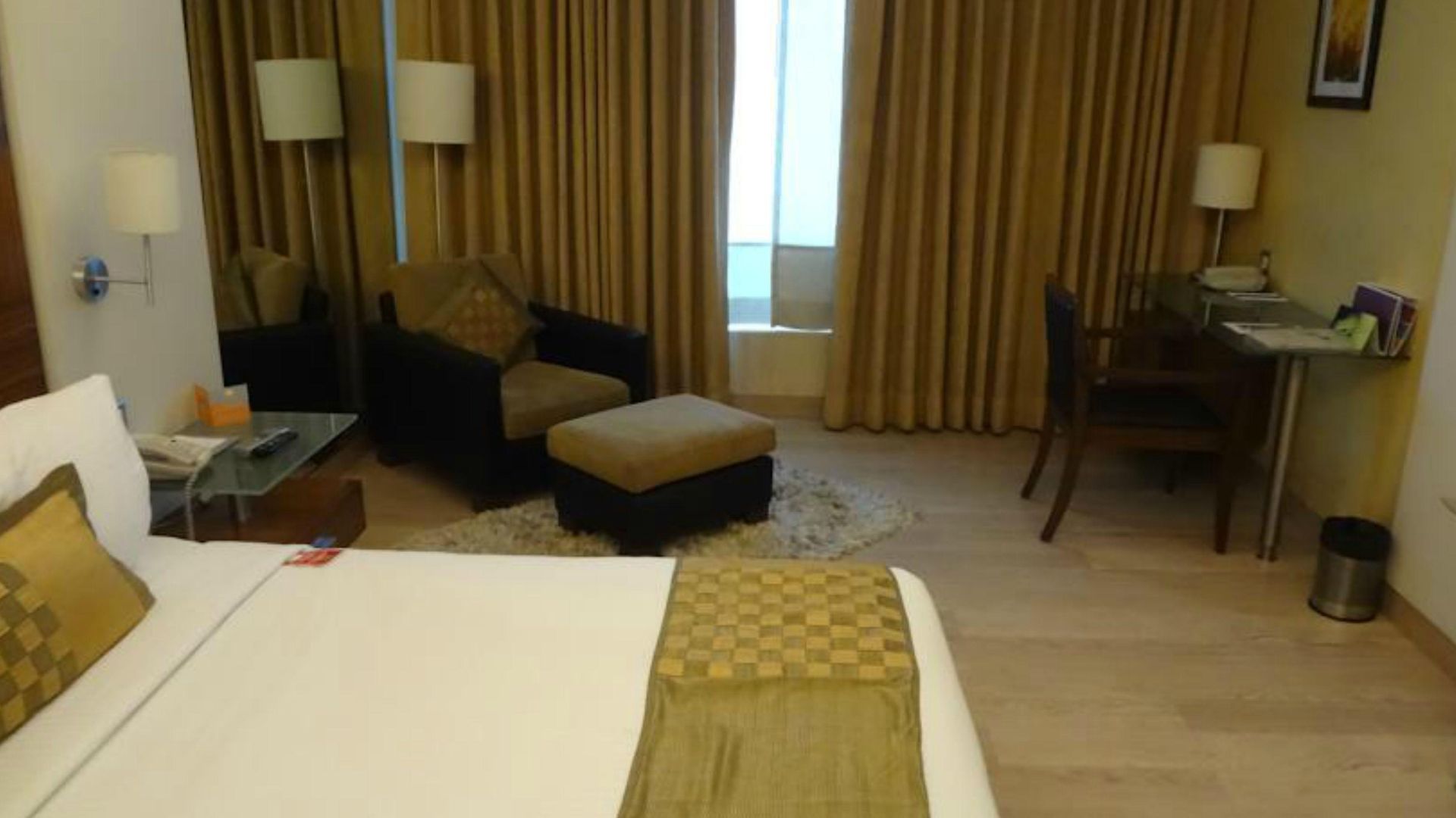 Mirage Hotel, International Airport 4*