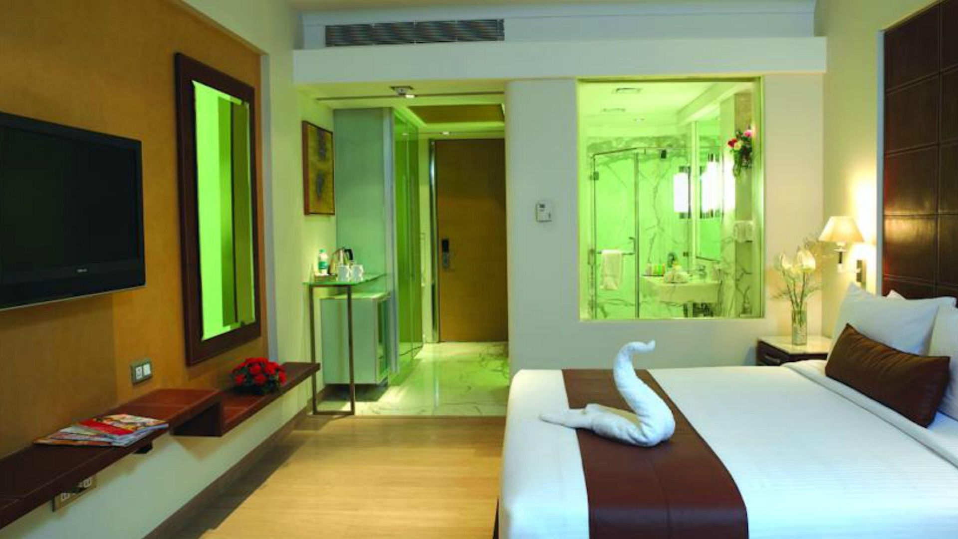 Mirage Hotel, International Airport Hotel