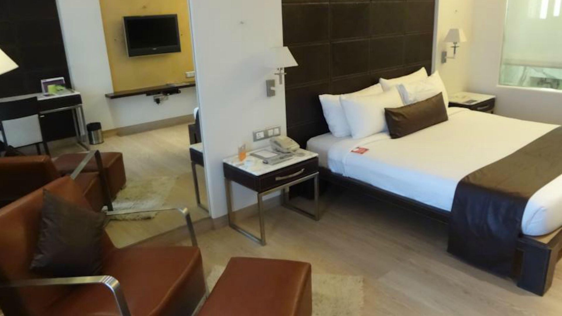 Mirage Hotel, International Airport 4*