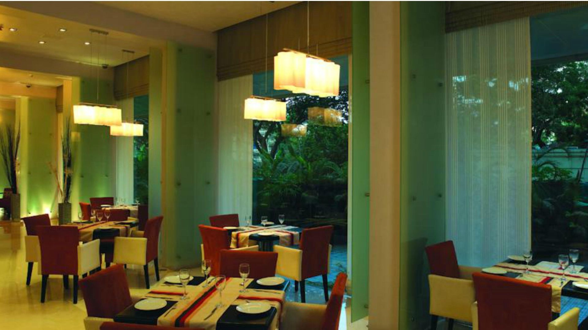Mirage Hotel, International Airport Hotel