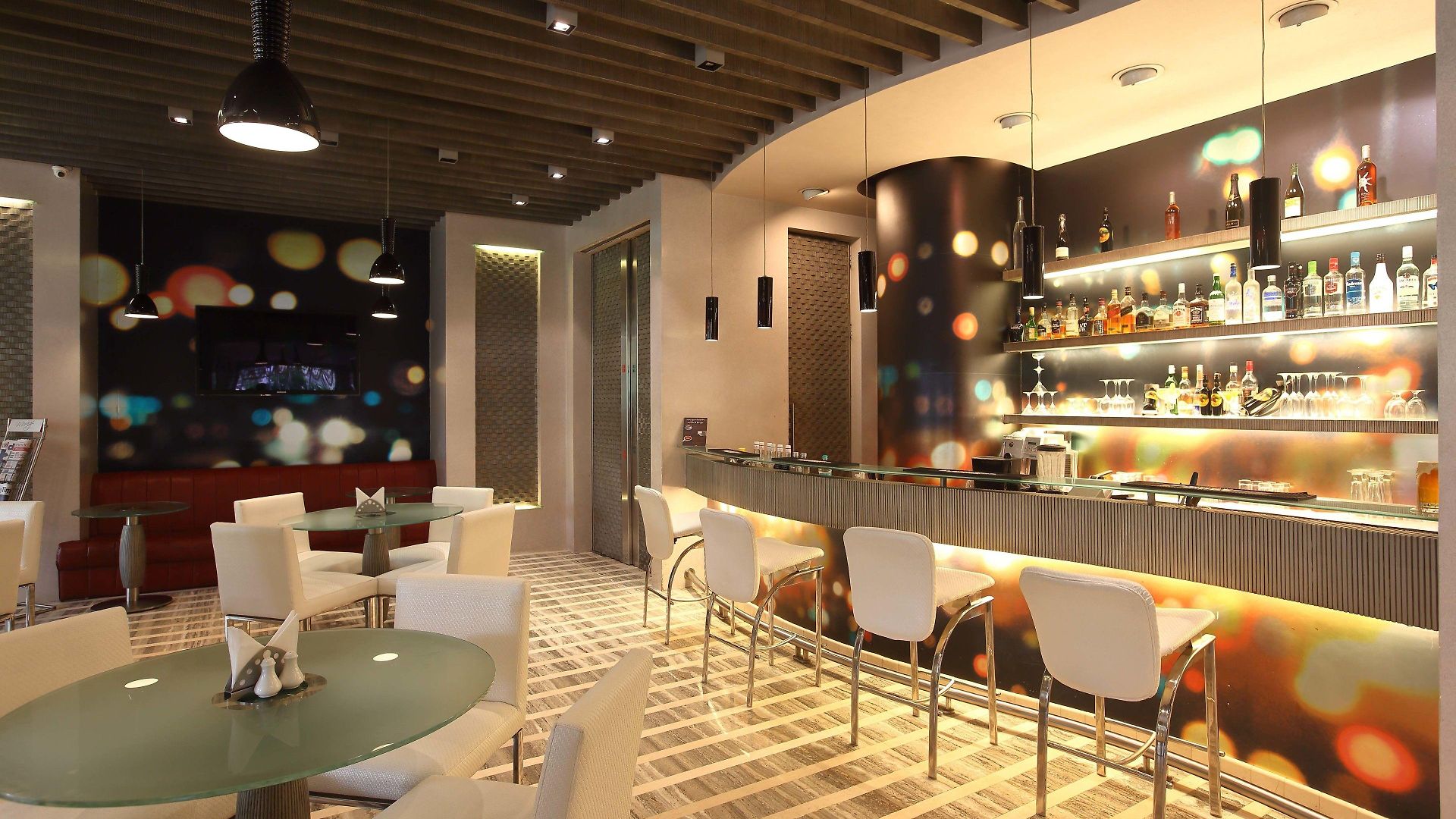 Mirage Hotel, International Airport Hotel 4*